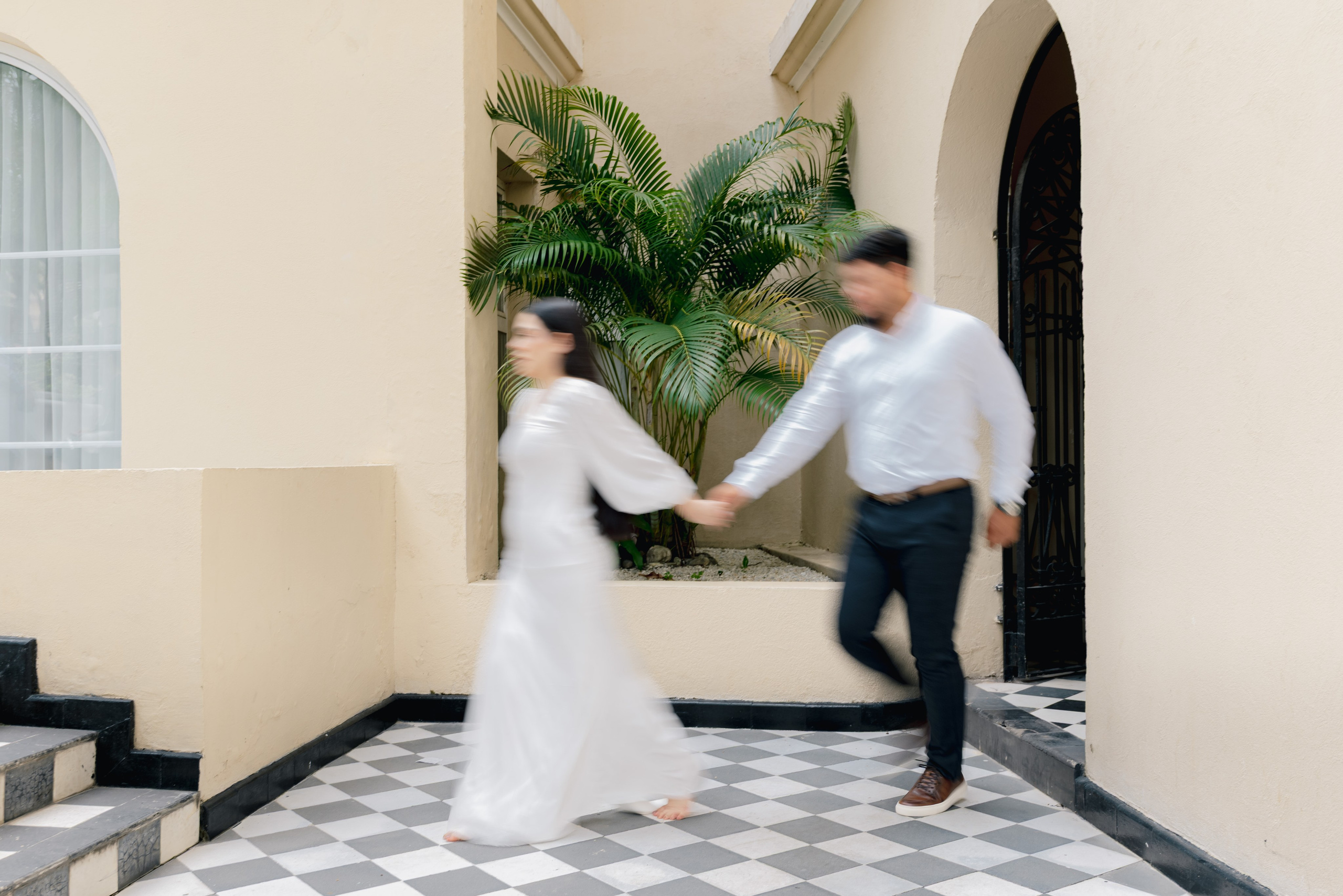 Couple in an aesthetic photo at Hotel El Prado, Barranquilla