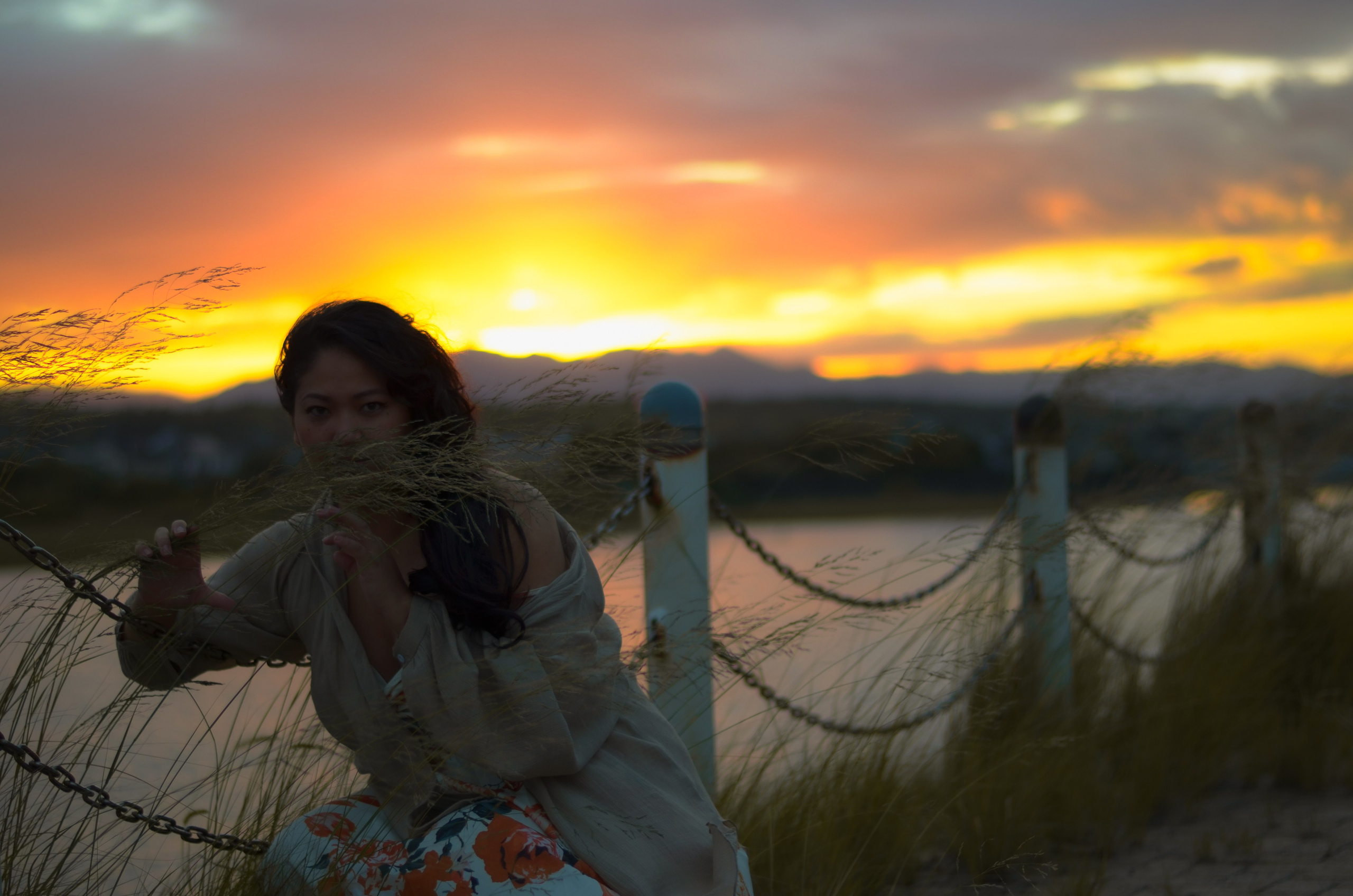 SUNSET MODEL. LunarVox Lens: a lente que transforma luz em voz e emoção. Retratos e ensaios no Japão por Leyka Tanaka
