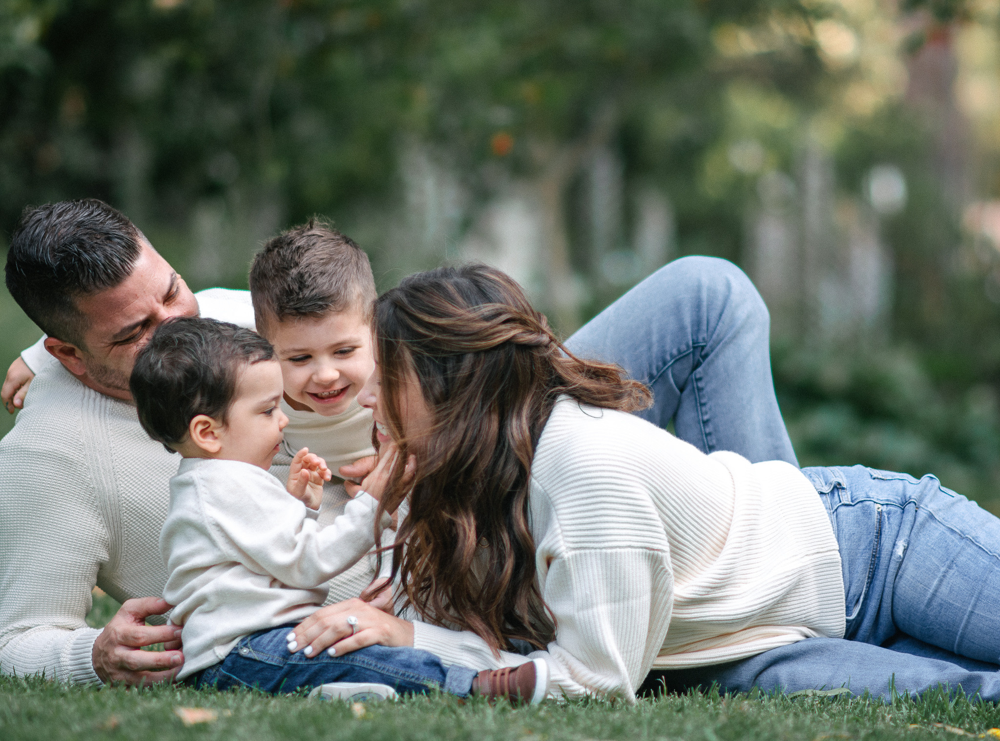 Sesión de fotos en el parque. Fotografo de familia en Quito Anastasia Eliseeva