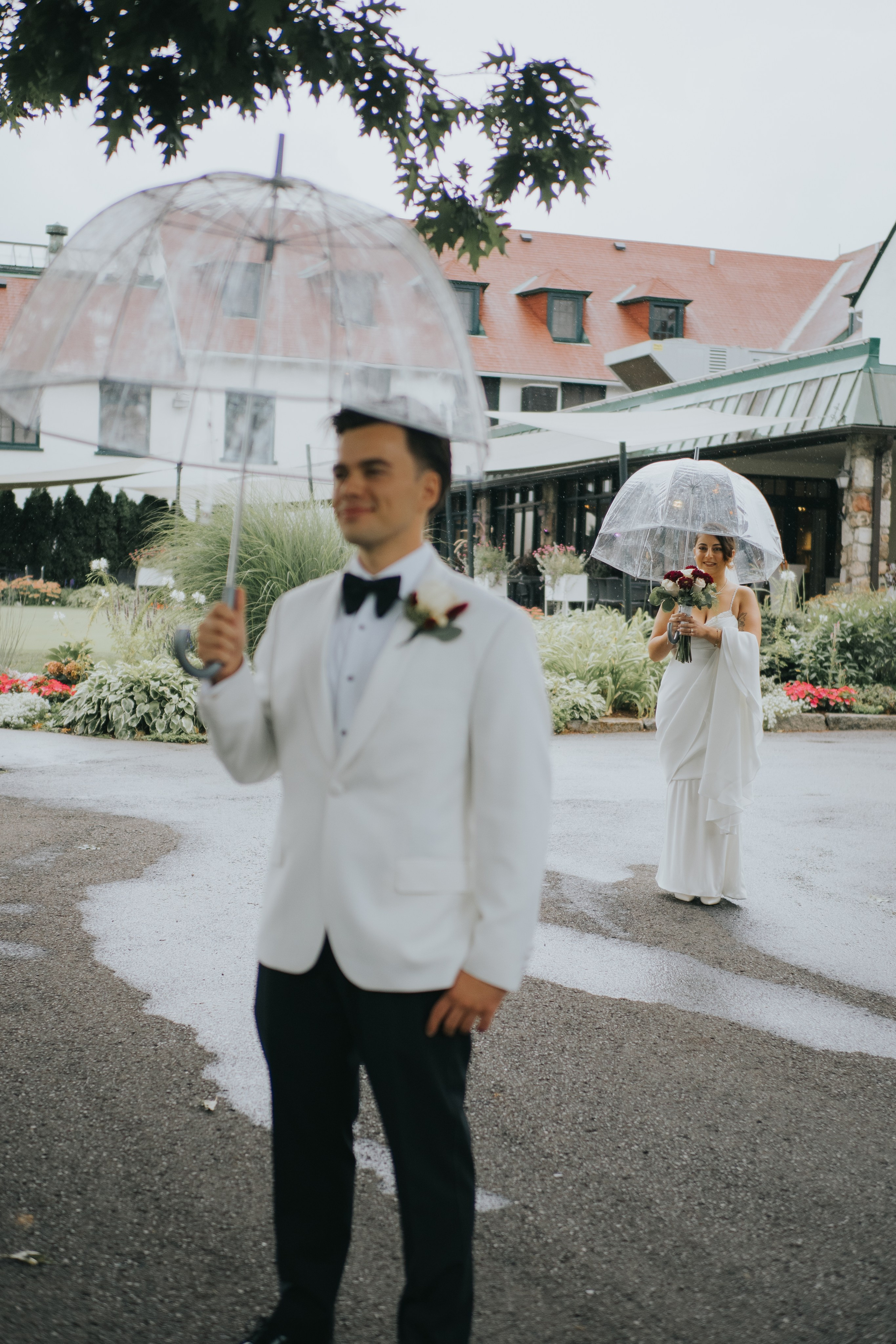 Wedding of Cassandra and Loïc in Beaconsfield, Montreal. Montreal Wedding Photographer — Muriel Oe Photo