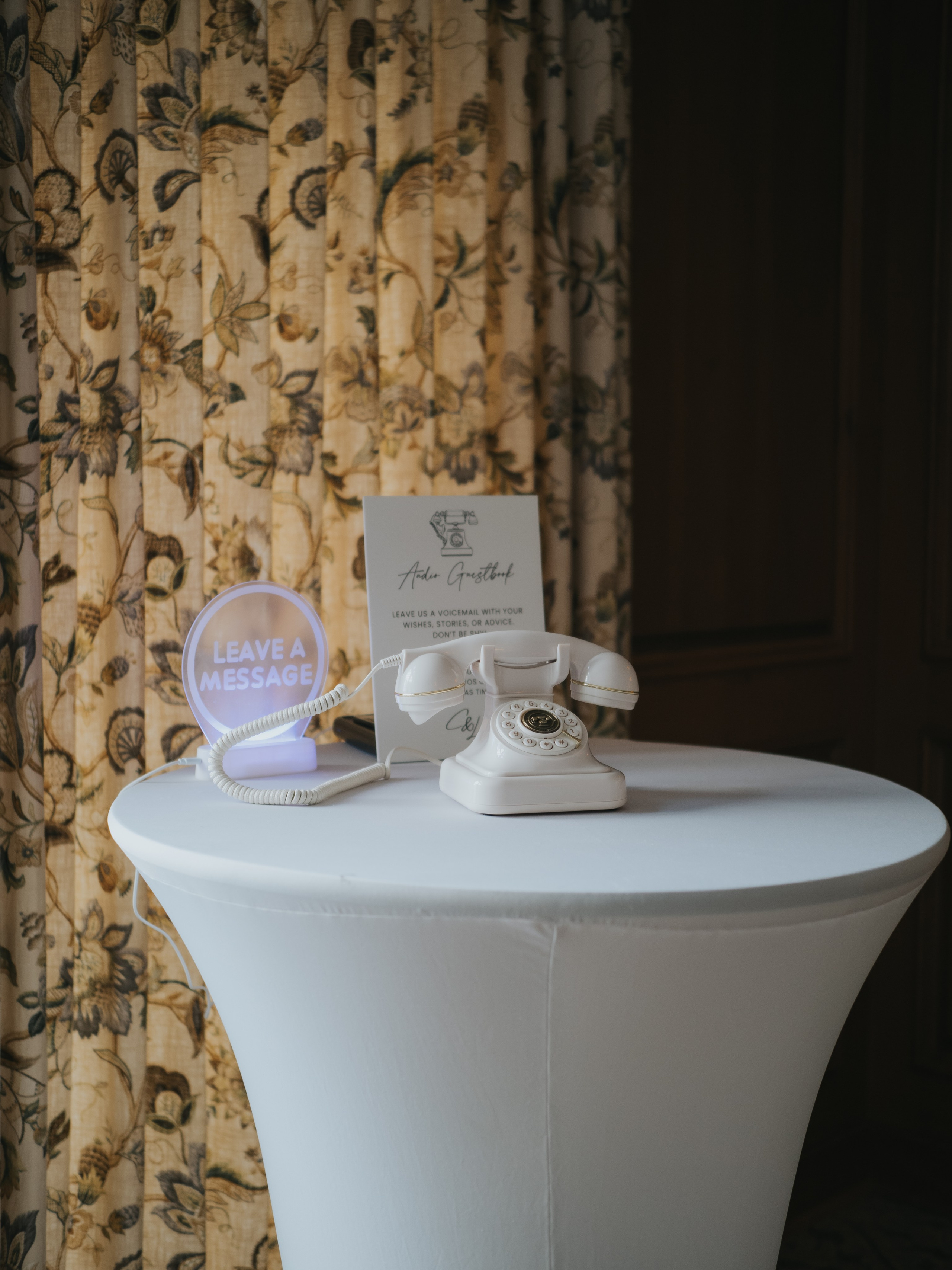 Wedding of Cassandra and Loïc in Beaconsfield, Montreal. Montreal Wedding Photographer — Muriel Oe Photo