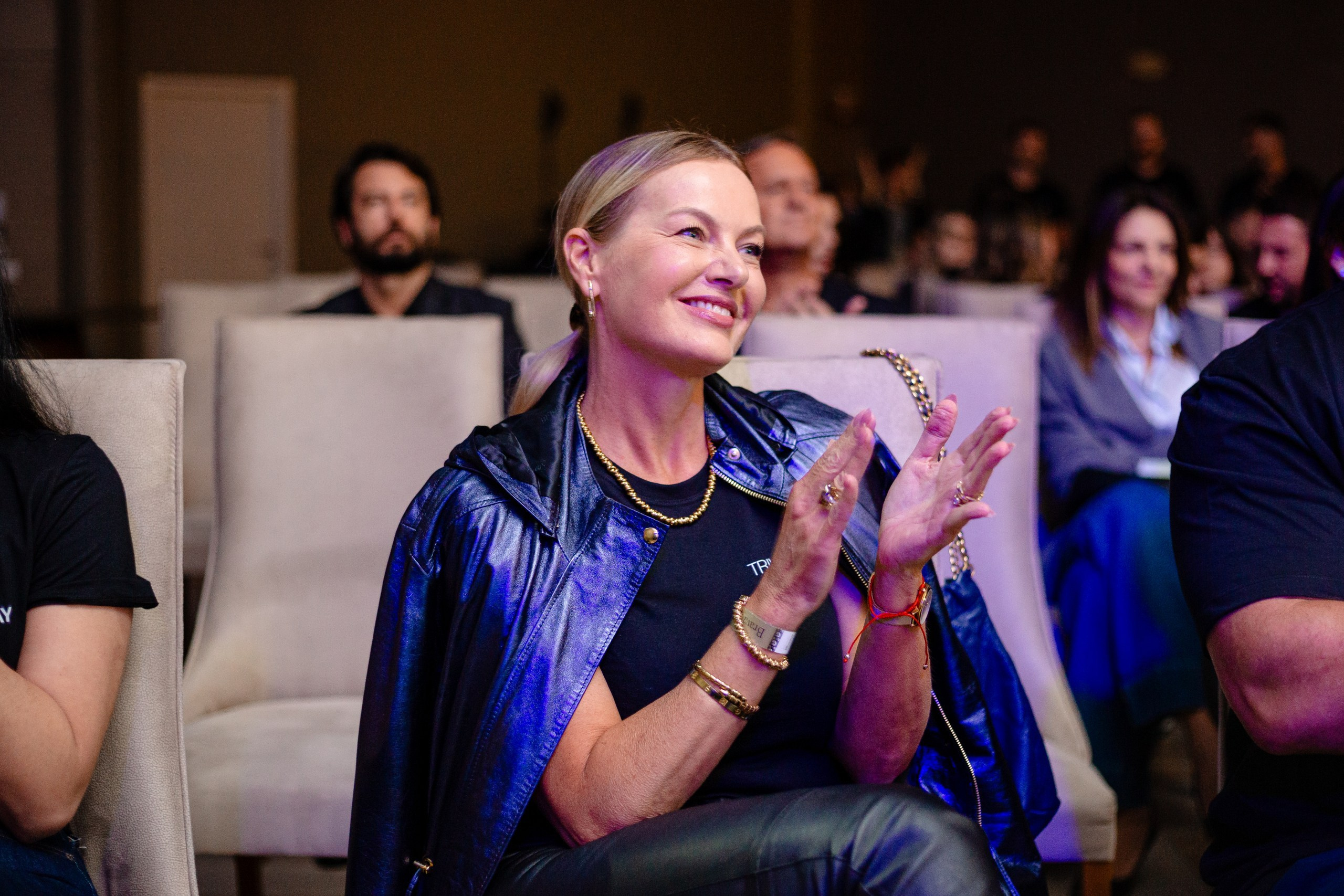 Fotografia de evento corporativo Triveni Day com César Cielo em Itajaí
