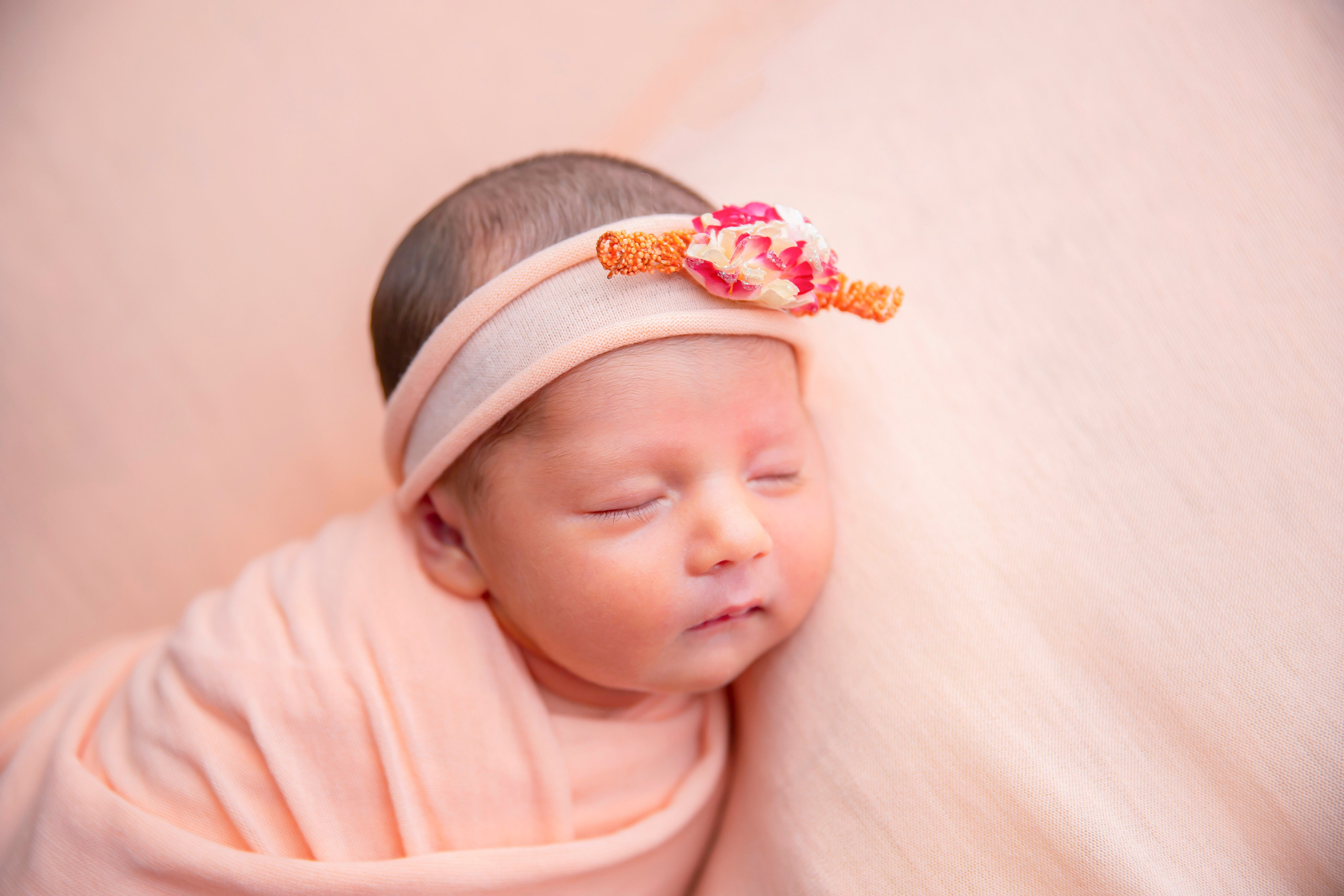Newborns. Lifestyle and Family Photographer Faryal Saeed
