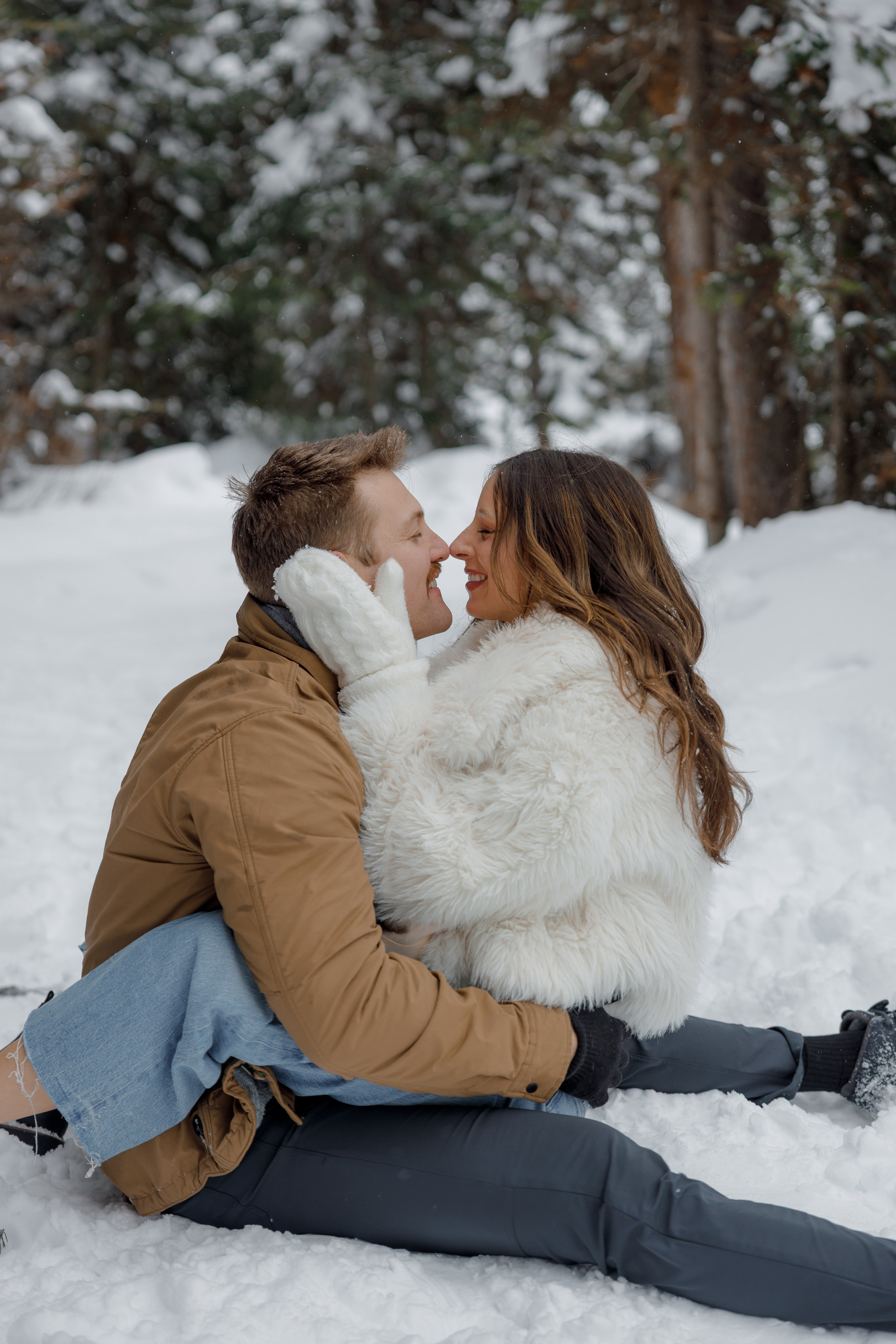 Lake Louise engagement session. Photographer Elvira Hryshchenko
