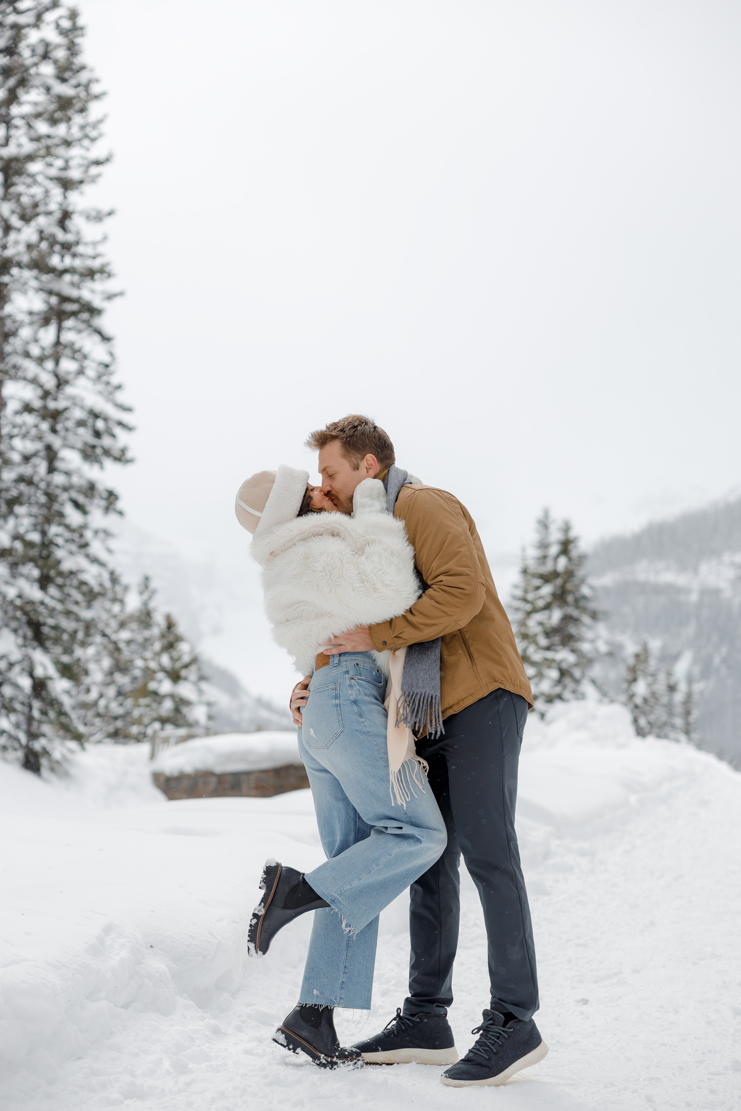 Lake Louise engagement session. Photographer Elvira Hryshchenko