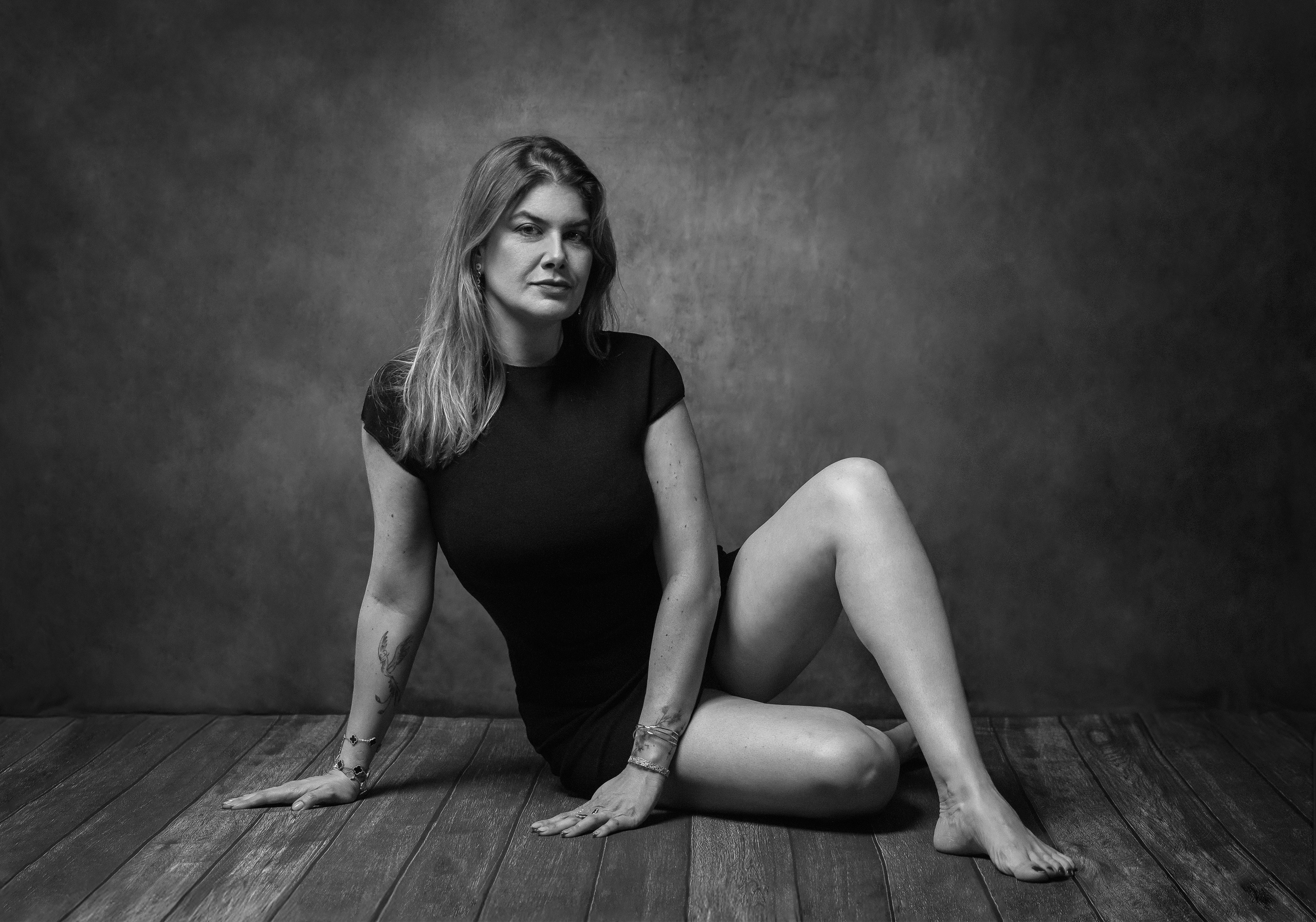 Fotografia pessoal em estúdio em São Paulo para quem deseja se enxergar de uma nova forma. Retratos femininos que valorizam autoestima, personalidade e autenticidade.