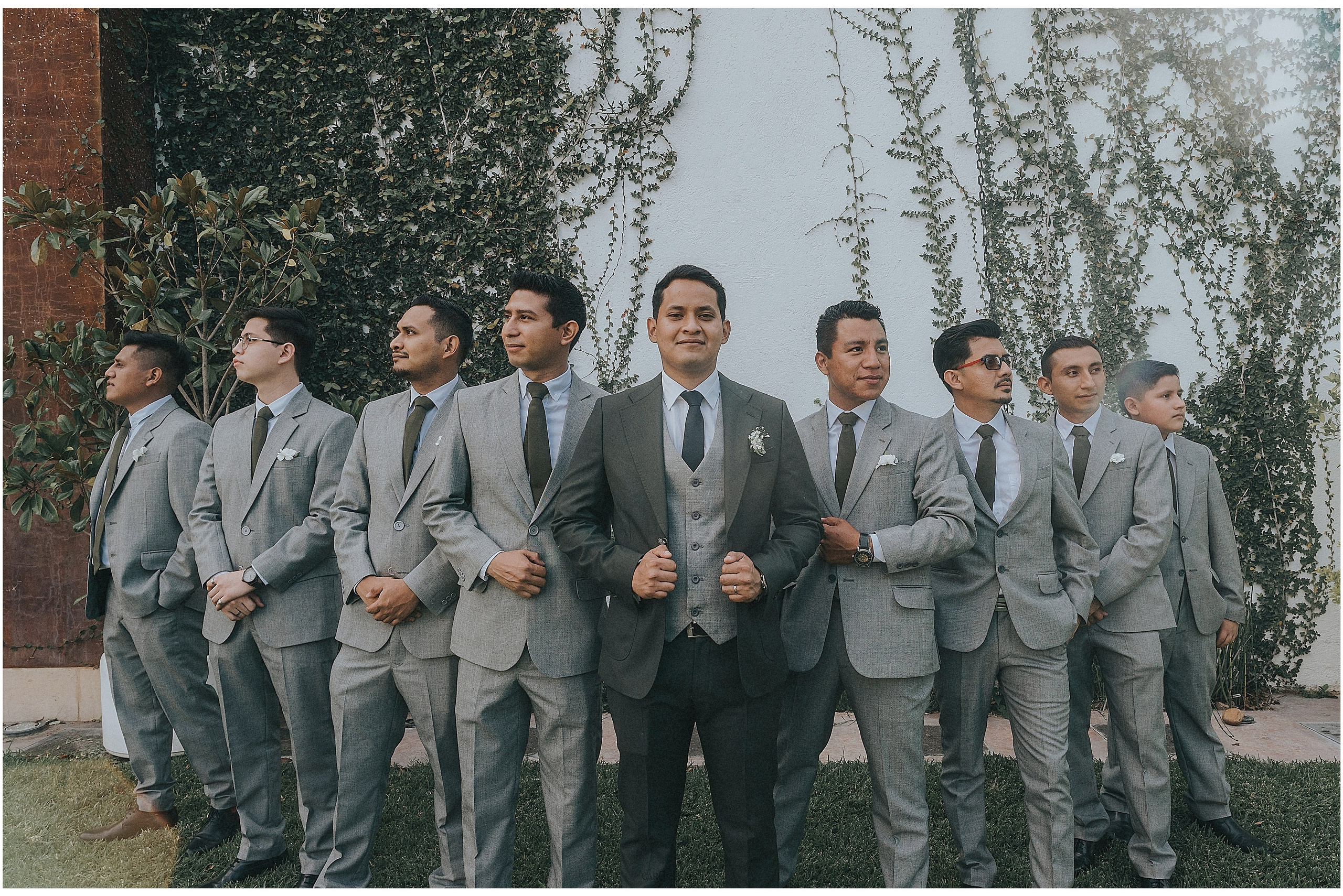 Grupo de invitados en boda — cobertura completa Carlos RaGo