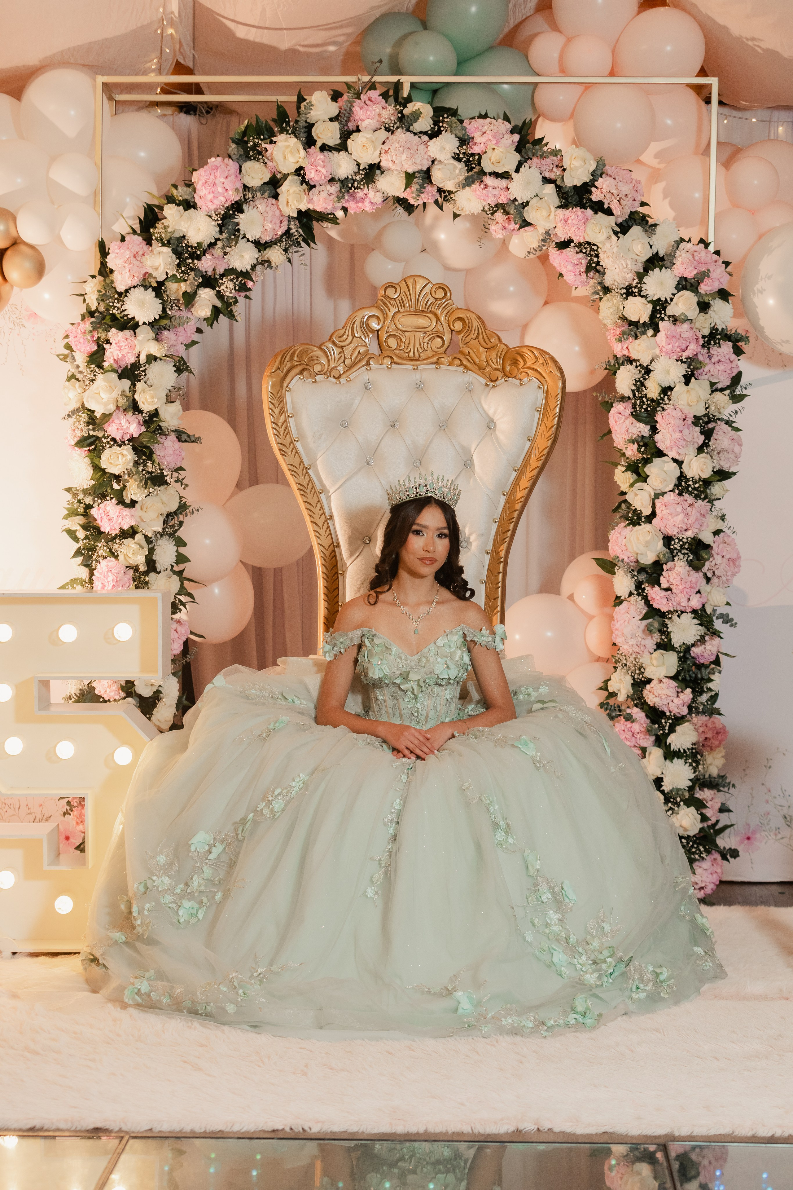 XV LAURA. FOCALMAGIC