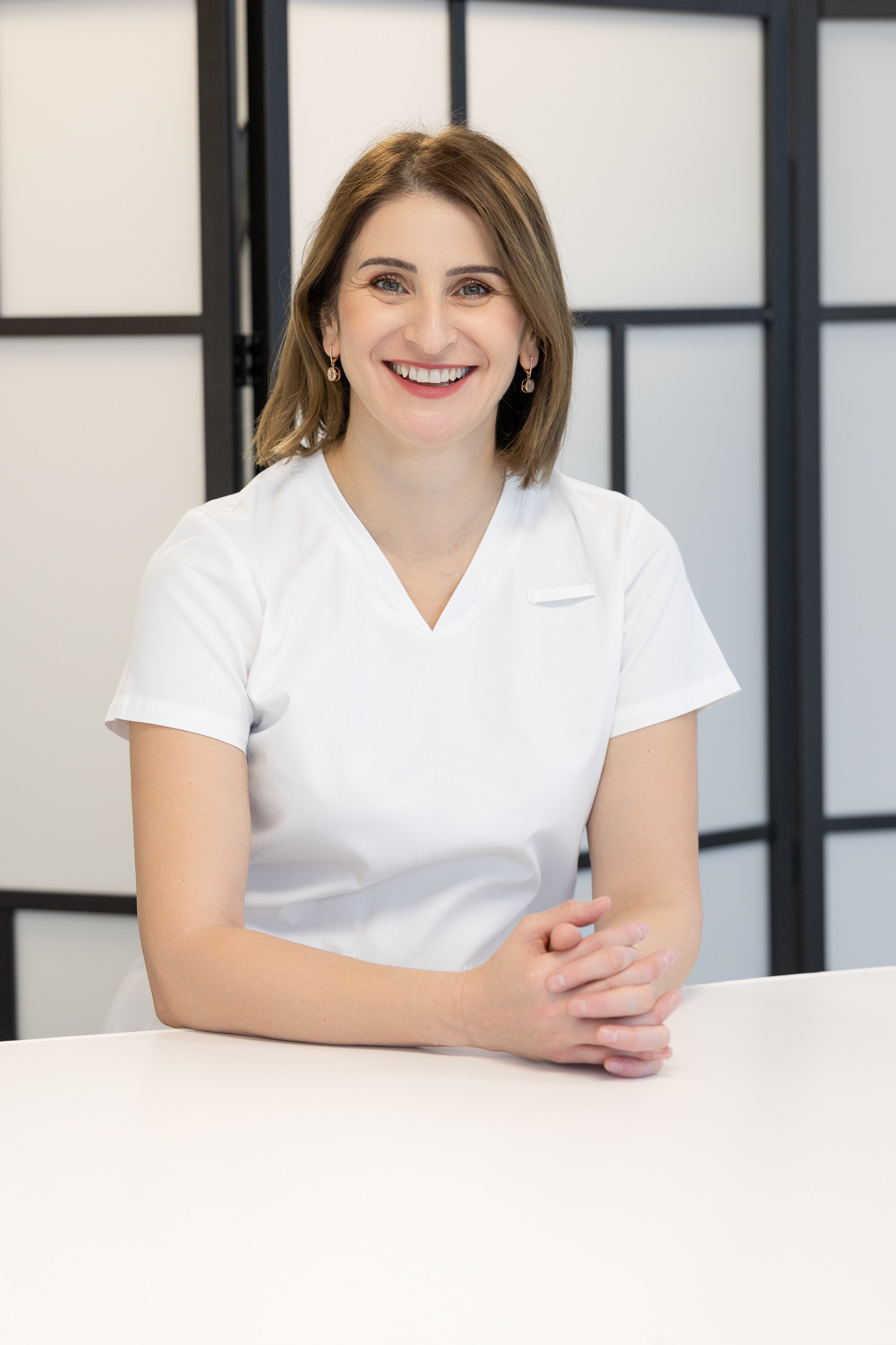Violeta Sili, Esthéticienne/Beautician. Je suis photographe portraitiste et je réalise des portraits à toutes les étapes de votre vie! Bienvenue dans mon studio à Westmount, Qc