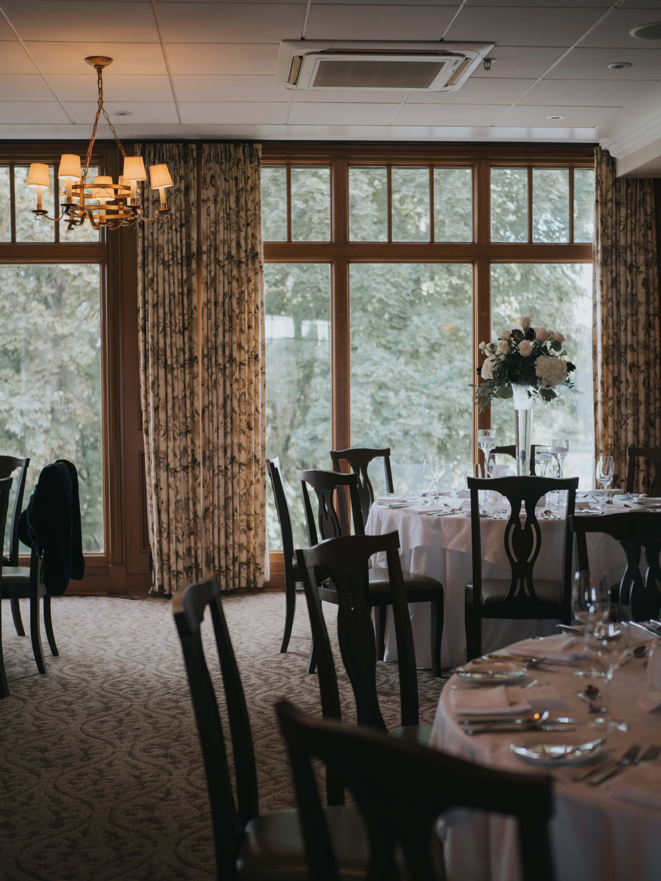 Wedding of Cassandra and Loïc in Beaconsfield, Montreal. Montreal Wedding Photographer — Muriel Oe Photo