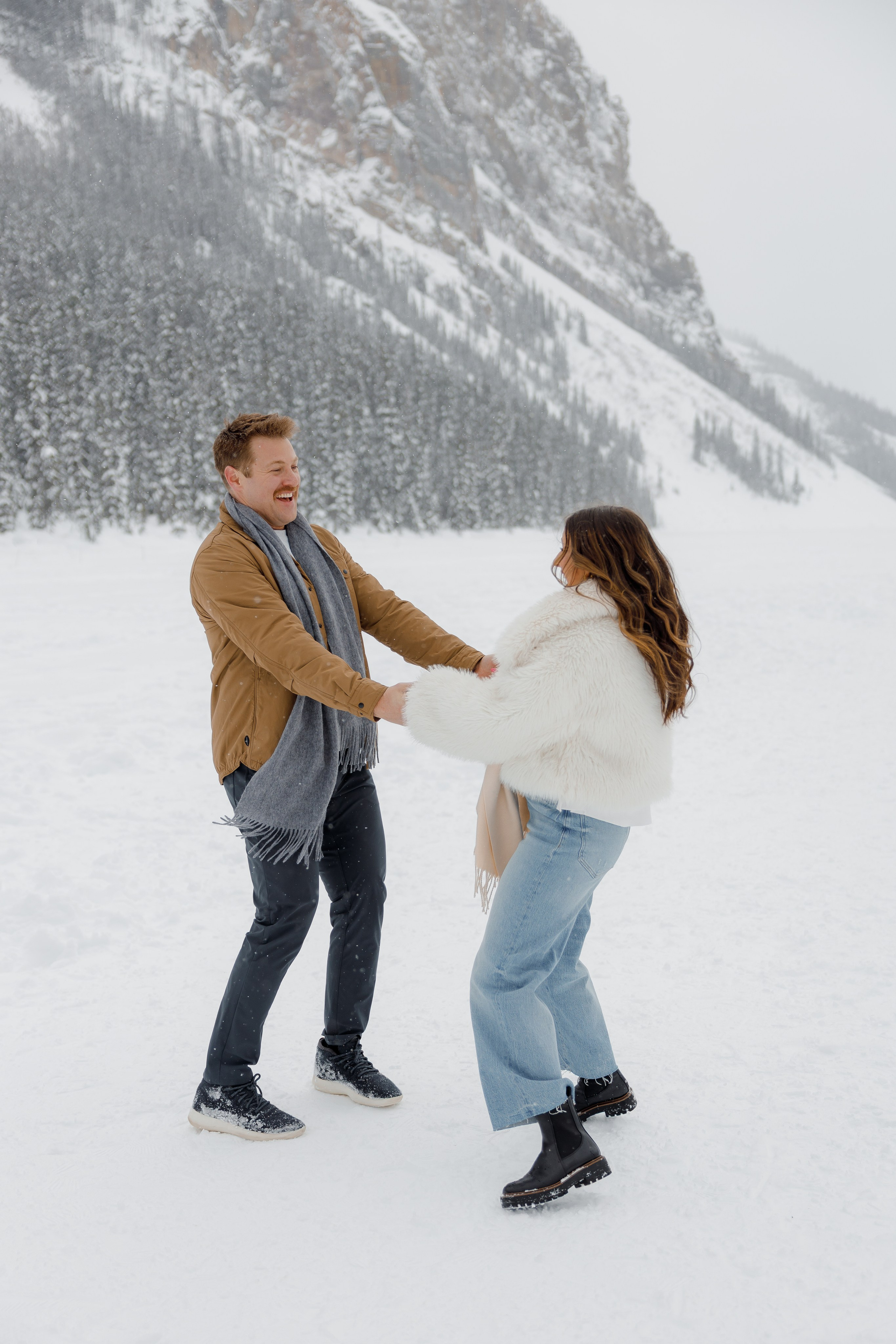Lake Louise engagement session. Photographer Elvira Hryshchenko
