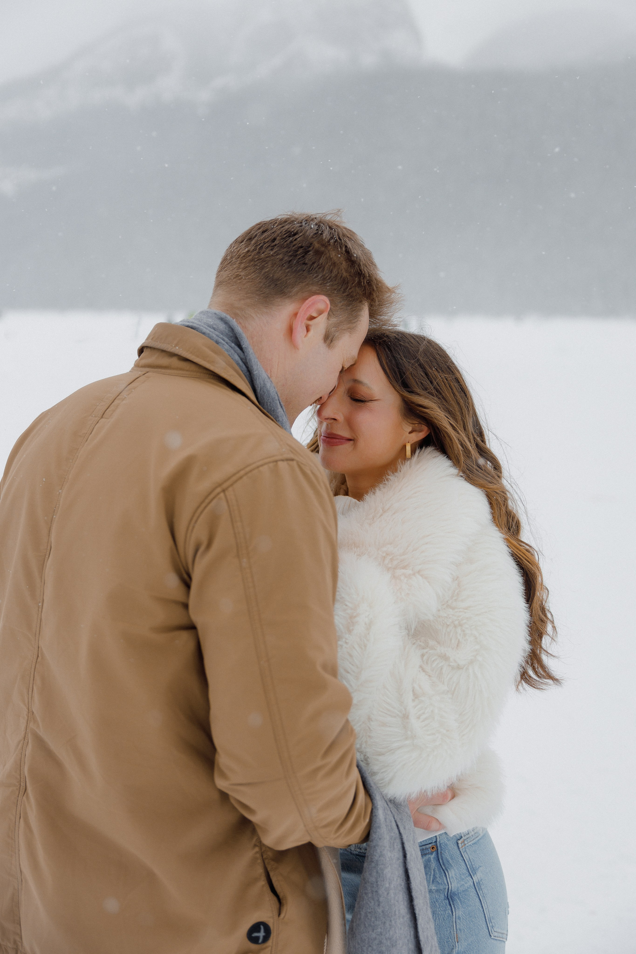 Lake Louise engagement session. Photographer Elvira Hryshchenko