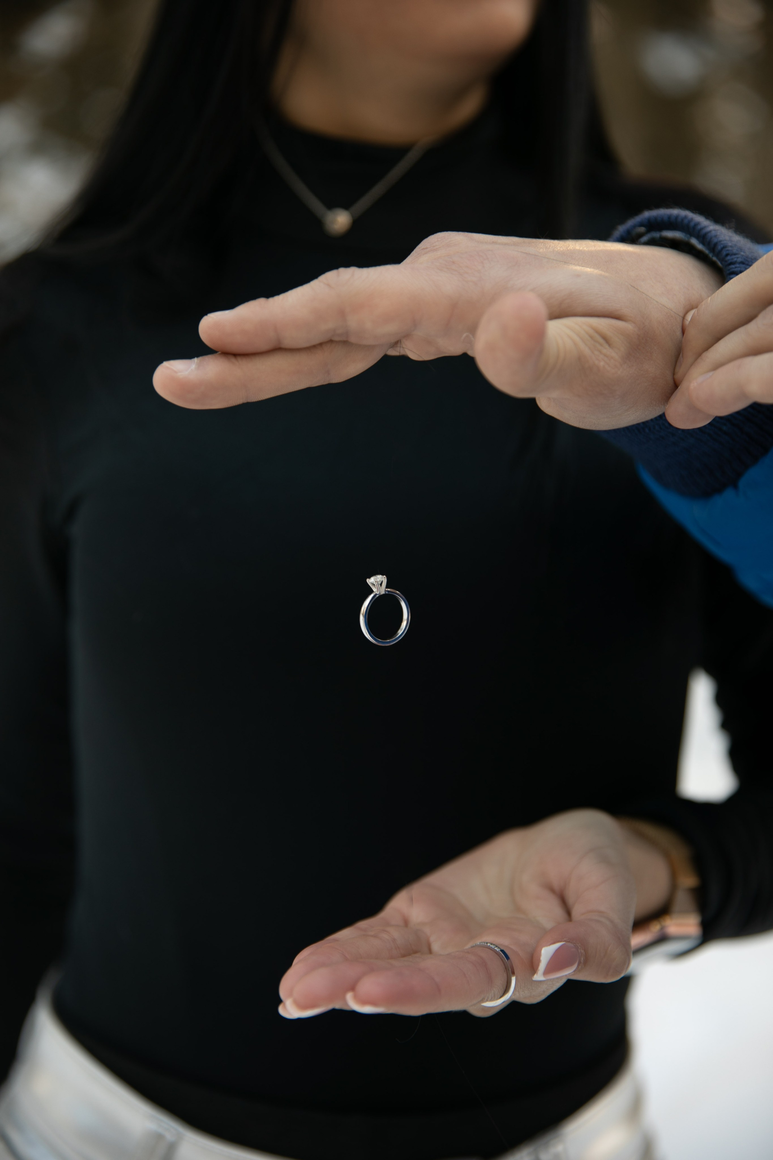 A & M — Lake Louise Engagement. Fotografía accesible en Calgary