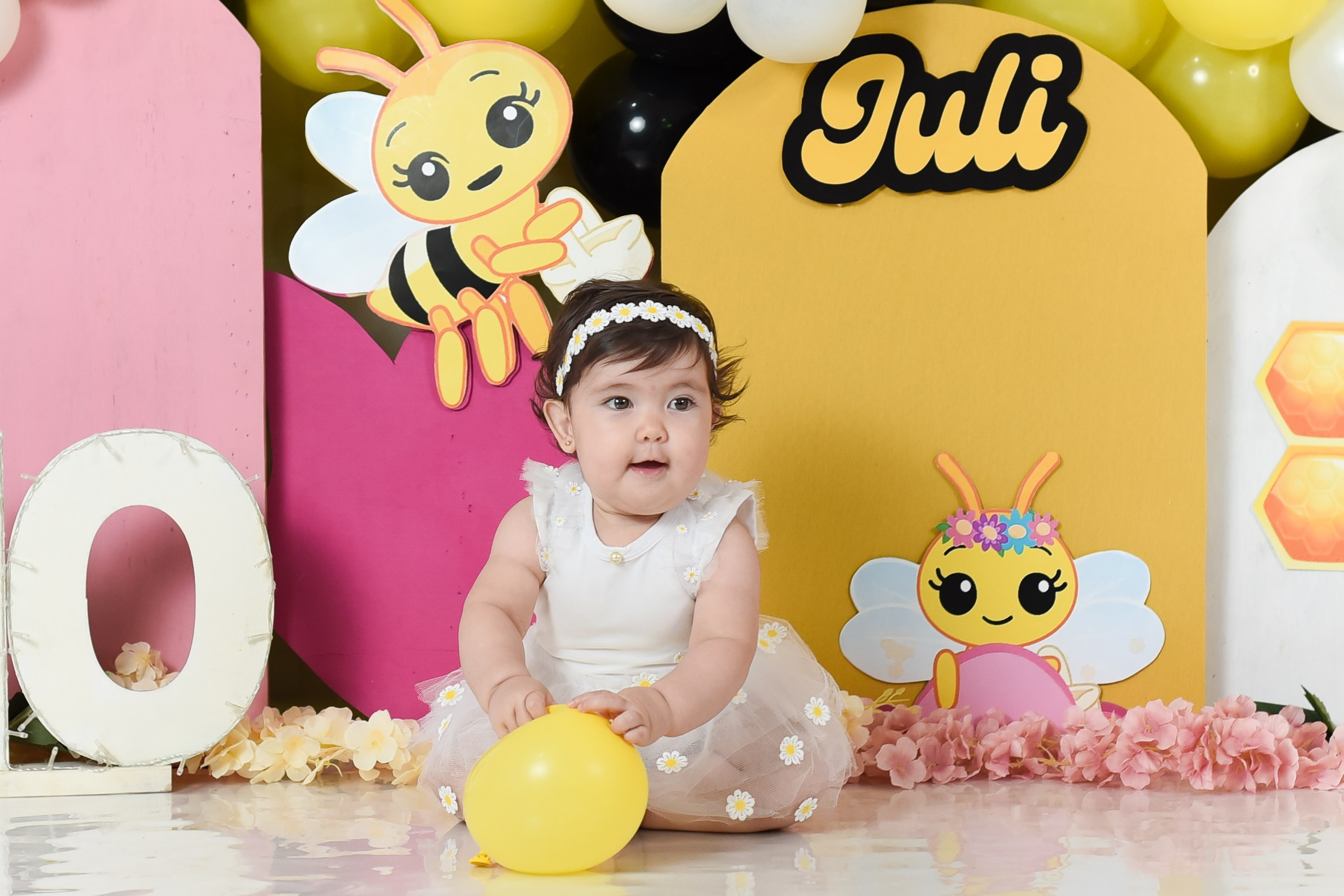 Sesión 1er añito de Juli. Temática: Abejita de Plim Plim +  Mini Sesión Navideña. Fotografo de casamiento en misiones y fotógrafo de familia  Posadas