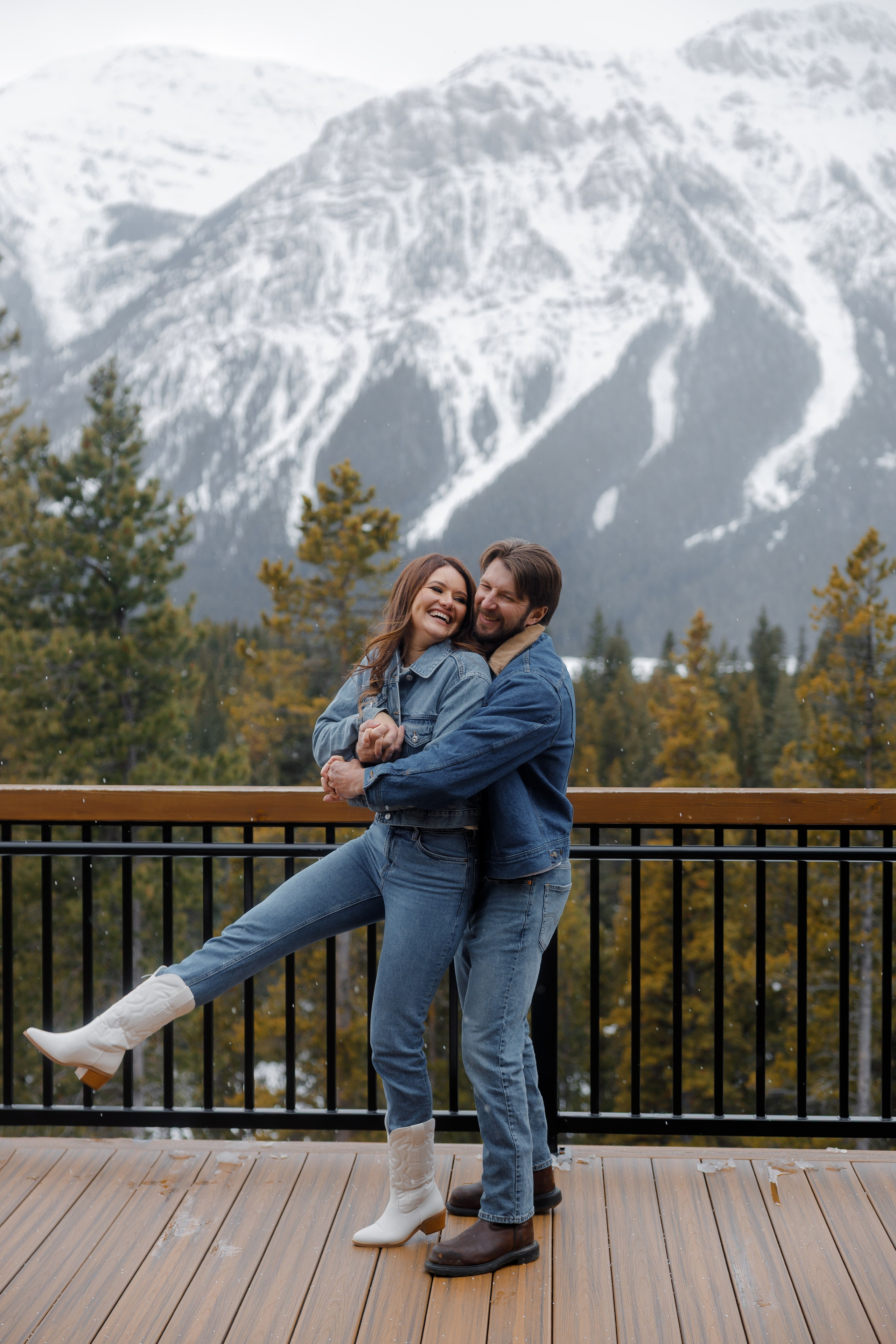 Ski engagement session. Photographer Elvira Hryshchenko