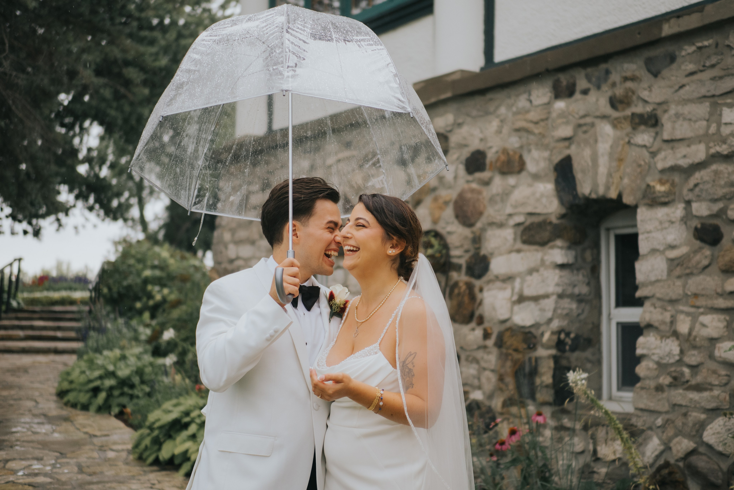 Wedding of Cassandra and Loïc in Beaconsfield, Montreal. Montreal Wedding Photographer — Muriel Oe Photo