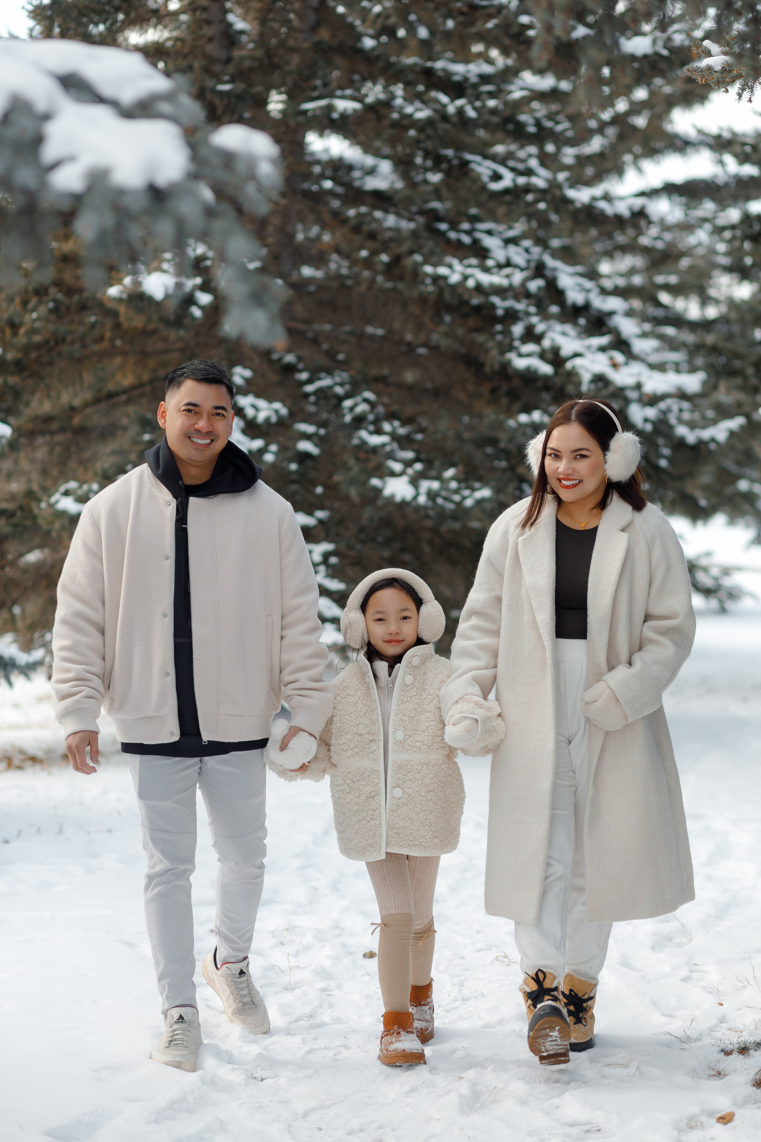 Family winter story. Photographer Elvira Hryshchenko