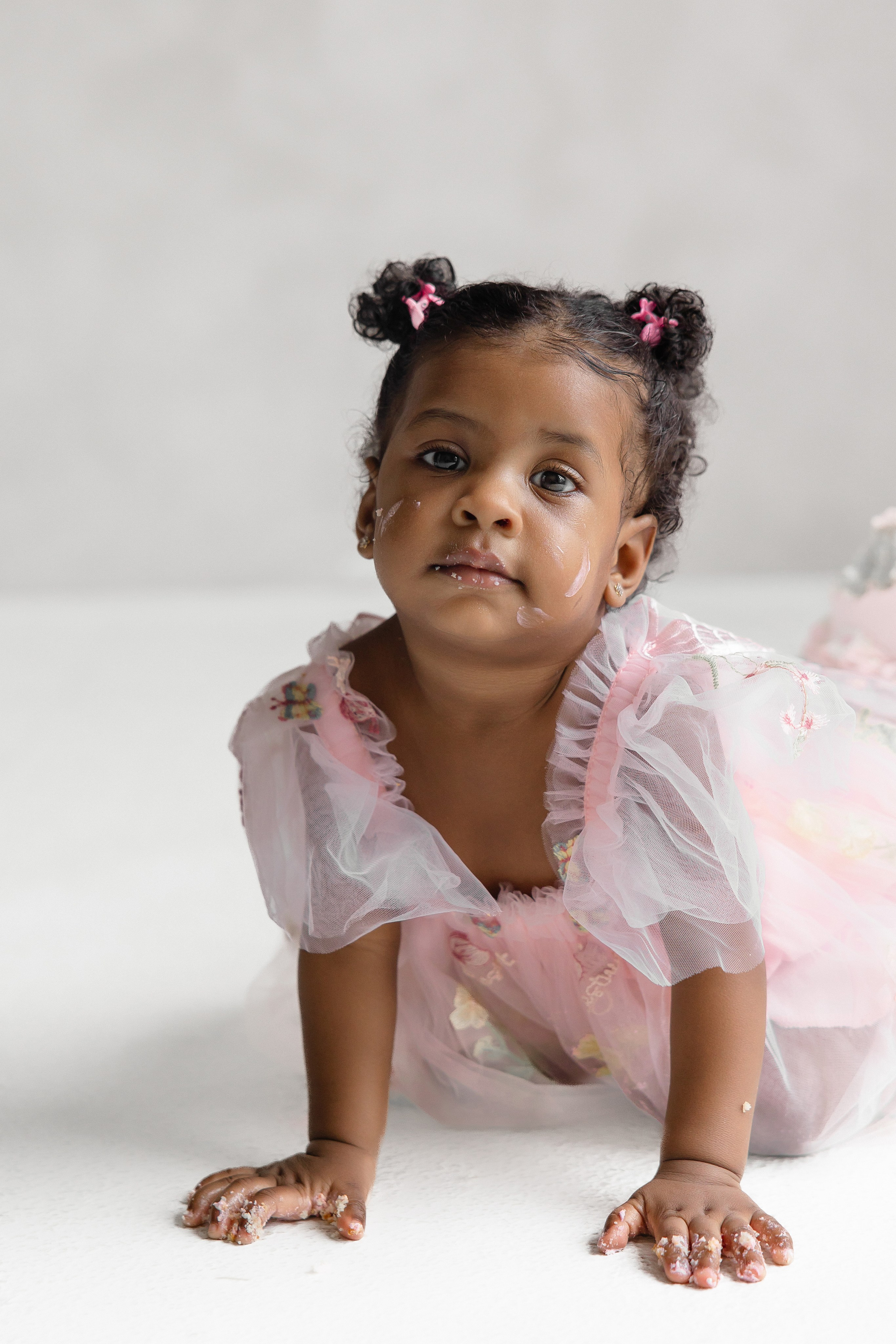Baby Cake Smash Photographer in Toronto. Iana Banana | Toronto Maternity, Newborn & Family Photographer