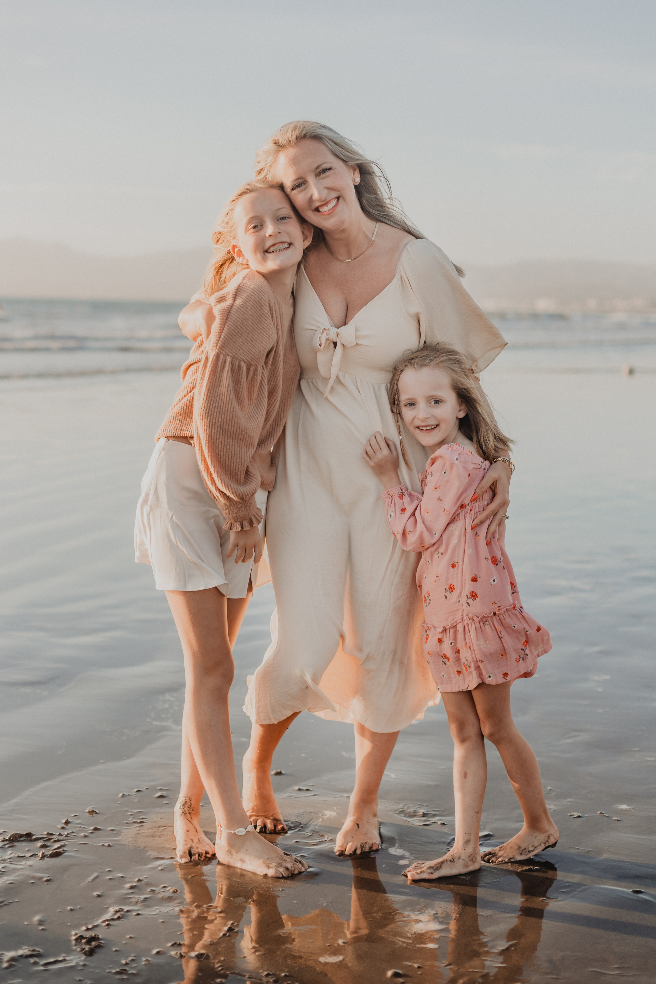 Laughter, Sand, and Sea: A Family Session in Nuevo Vallarta. Fotógrafo de Bodas en Puerto Vallarta y Riviera Nayarit | VL photo & film