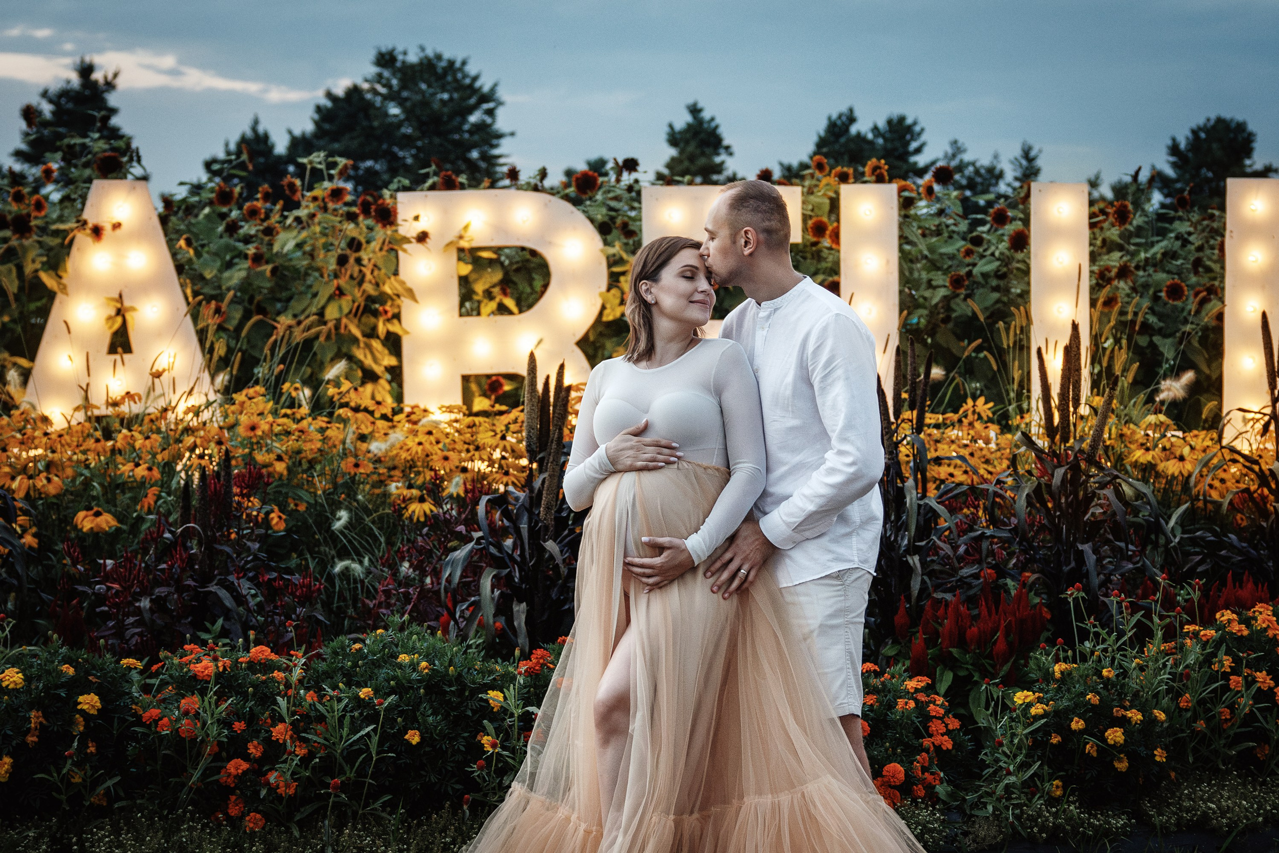 MATERNITY. Je suis photographe portraitiste et je réalise des portraits à toutes les étapes de votre vie! Bienvenue dans mon studio à Westmount, Qc