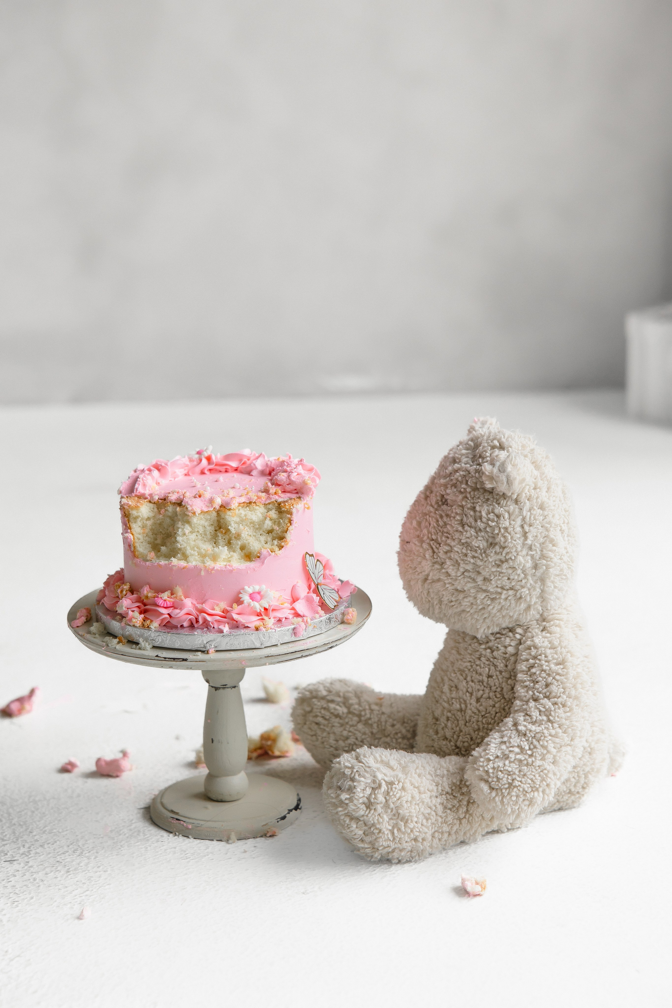 Baby Cake Smash Photographer in Toronto. Iana Banana | Toronto Maternity, Newborn & Family Photographer