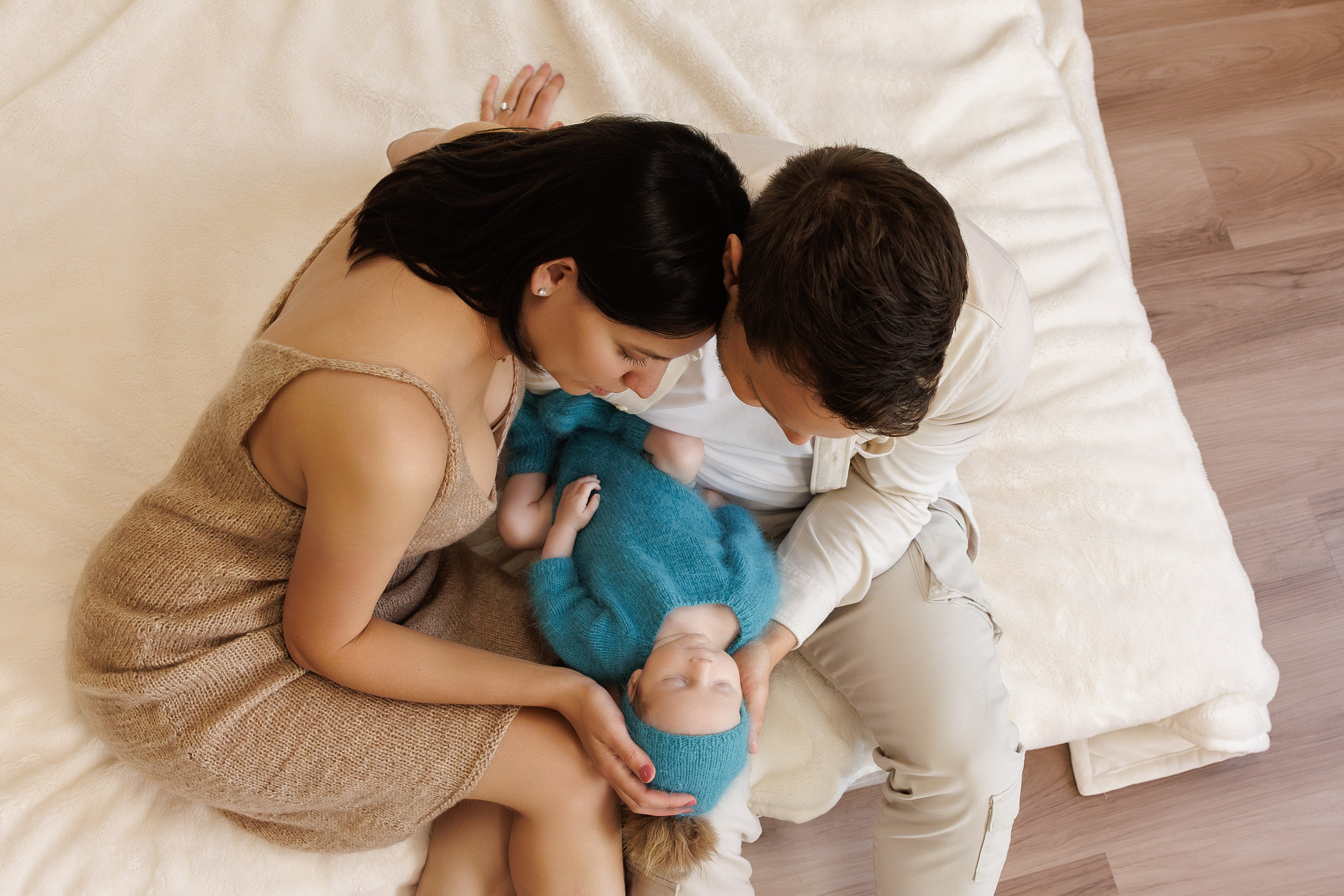 NEWBORN. Je suis photographe portraitiste et je réalise des portraits à toutes les étapes de votre vie! Bienvenue dans mon studio à Westmount, Qc