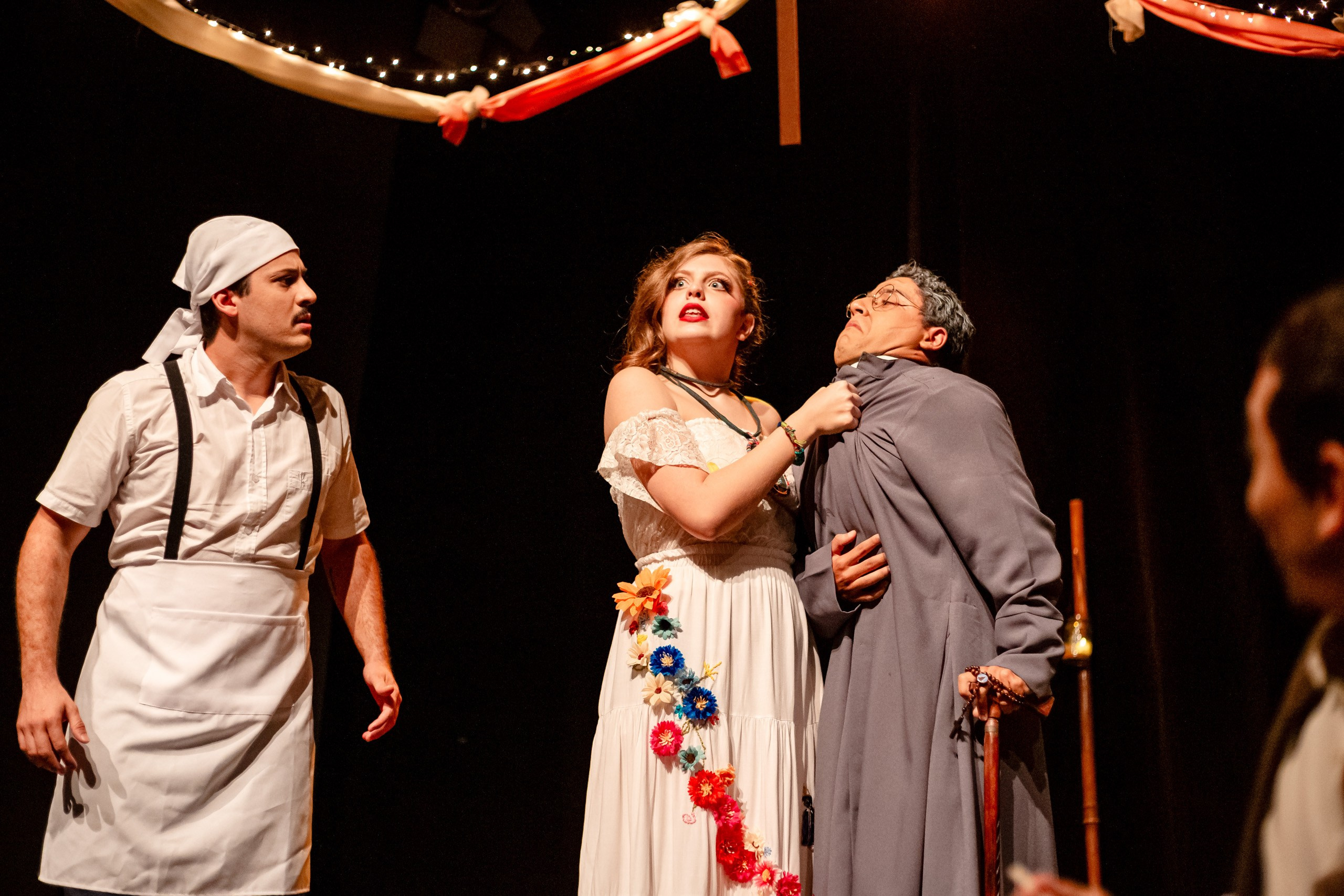 Fotografia de espetáculo teatral Auto da Compadecida do grupo de teatro Anchieta Arte Cênica