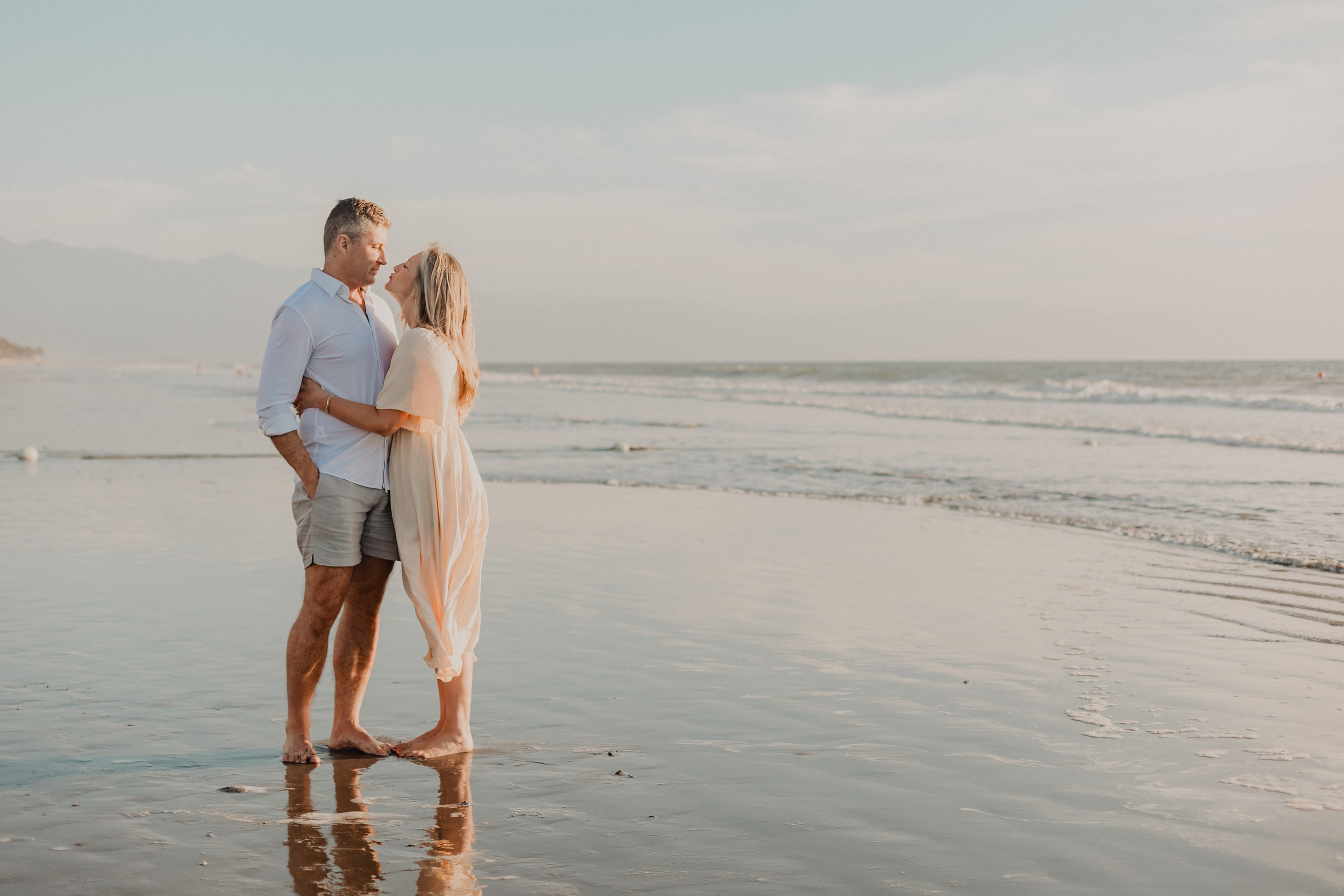 Laughter, Sand, and Sea: A Family Session in Nuevo Vallarta. Fotógrafo de Bodas en Puerto Vallarta y Riviera Nayarit | VL photo & film