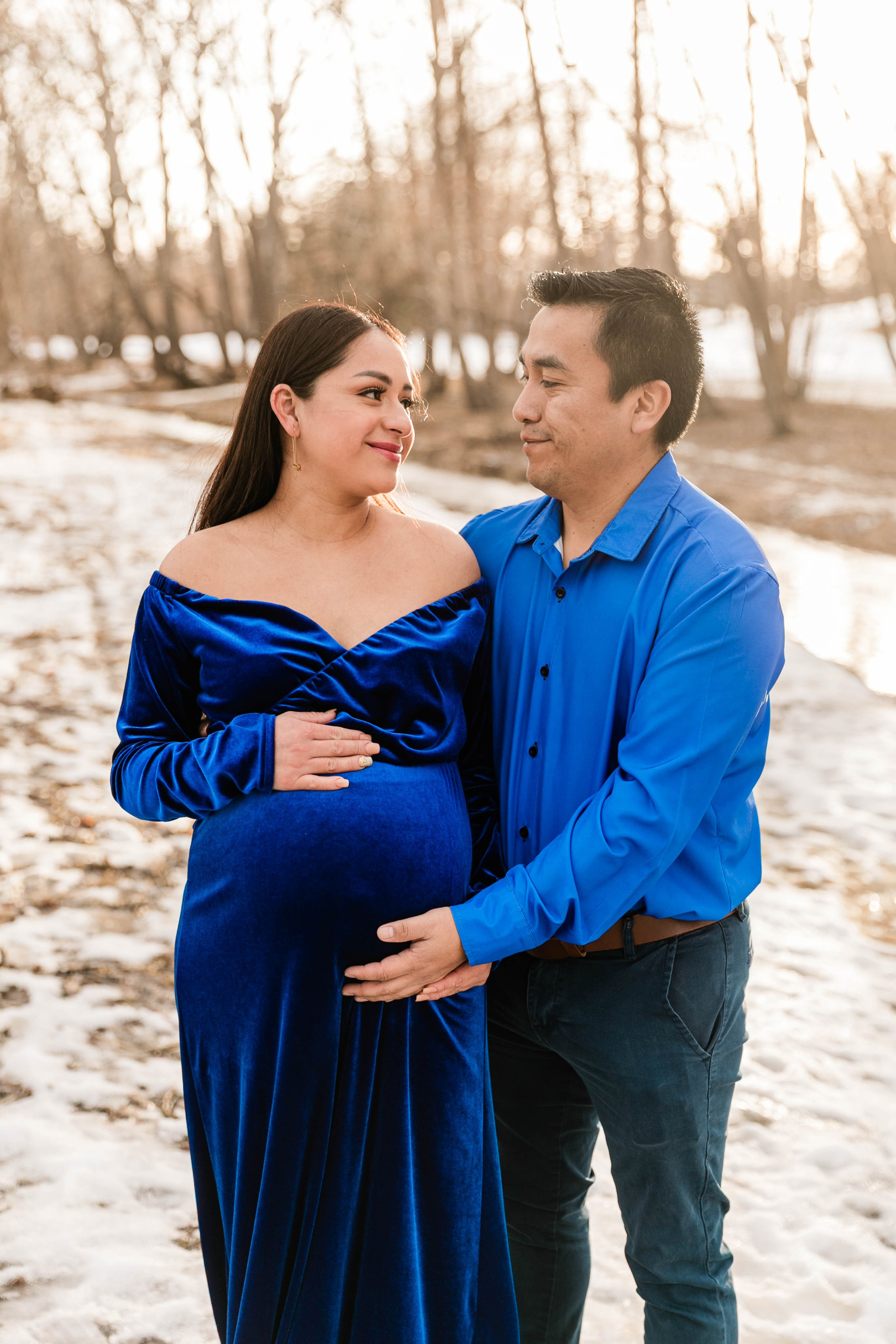 Maternity Photos — Confederation Park — Dulce. Fotografía accesible en Calgary