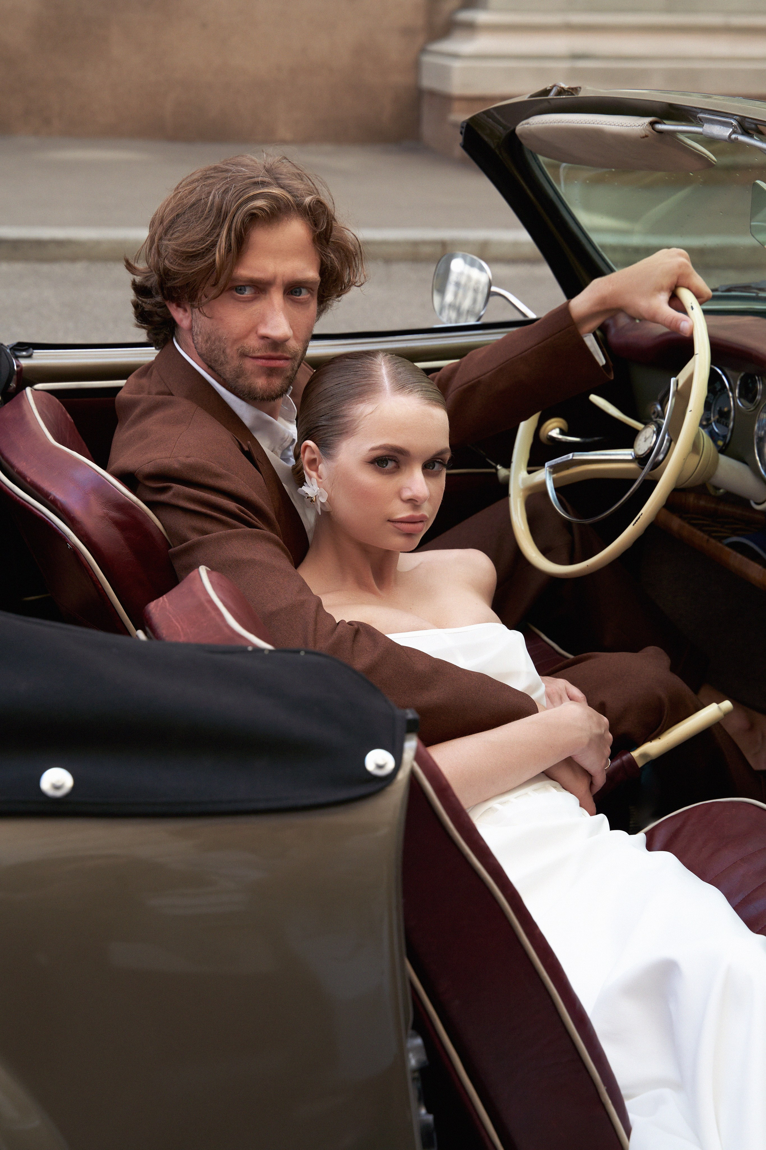 Wedding Portraits in a Vintage Convertible. Anna & Bogdan. Wedding & Portrait Photographer in Cancun, Tulum & Mexico City — Elena Ruzgis
