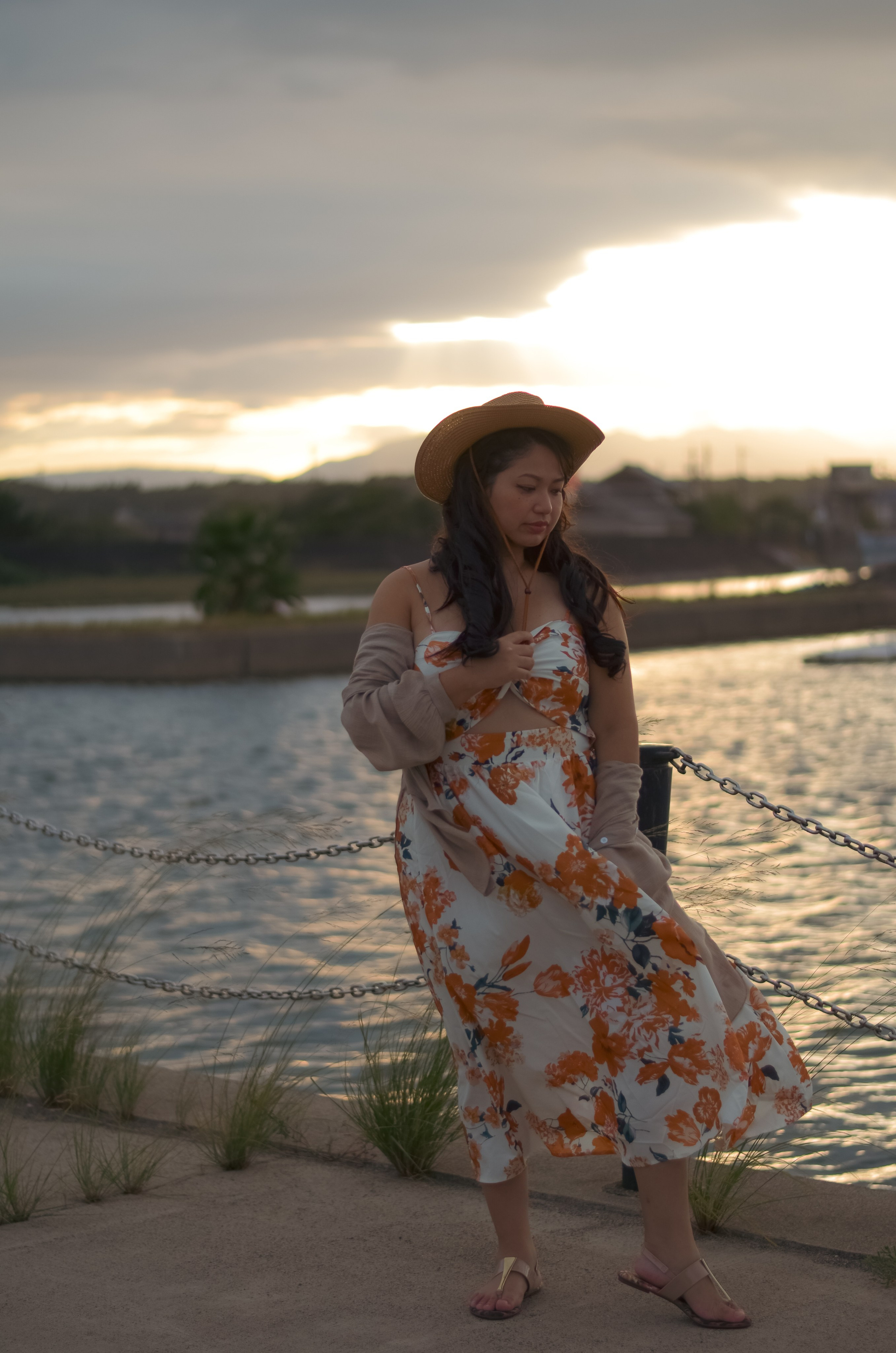SUNSET MODEL. LunarVox Lens: a lente que transforma luz em voz e emoção. Retratos e ensaios no Japão por Leyka Tanaka