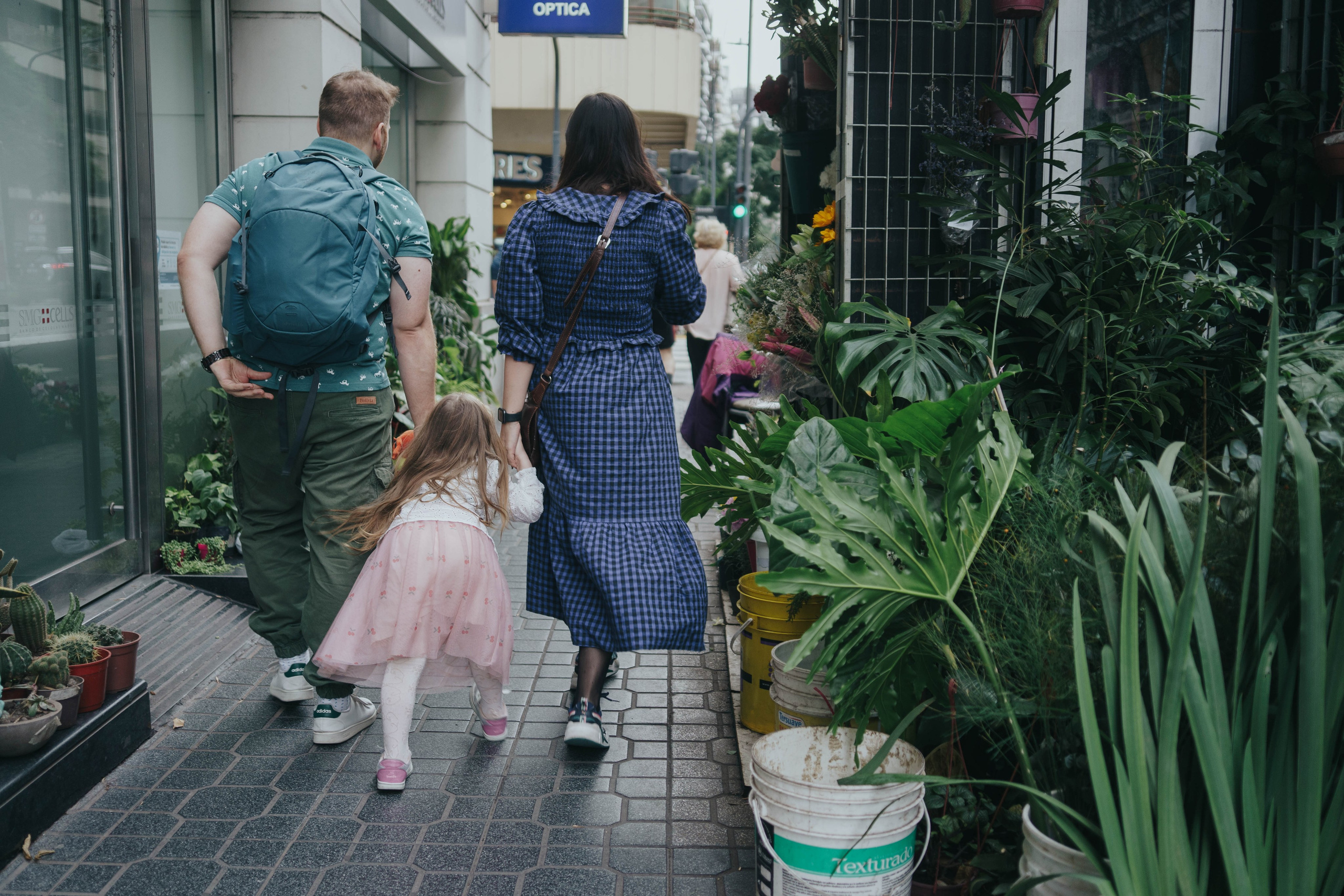 Family photo shoot. Buenos Aires. Photographer @elmirkami in the city of Buenos Aires