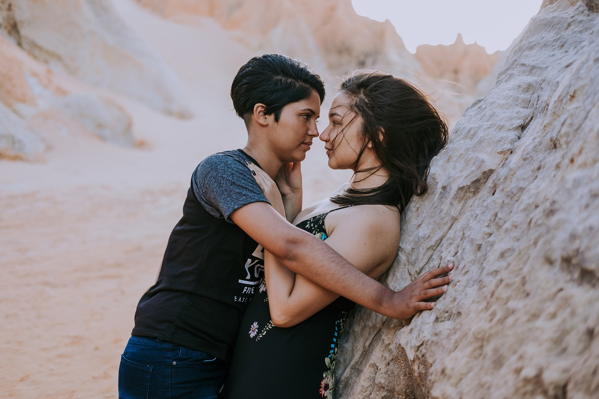 Ensaio de casal Isabelly e Vitória. R&S Fotografia e Filme fotografamos e filmamos casamentos, ensaios diversos, eventos em geral e hotelaria