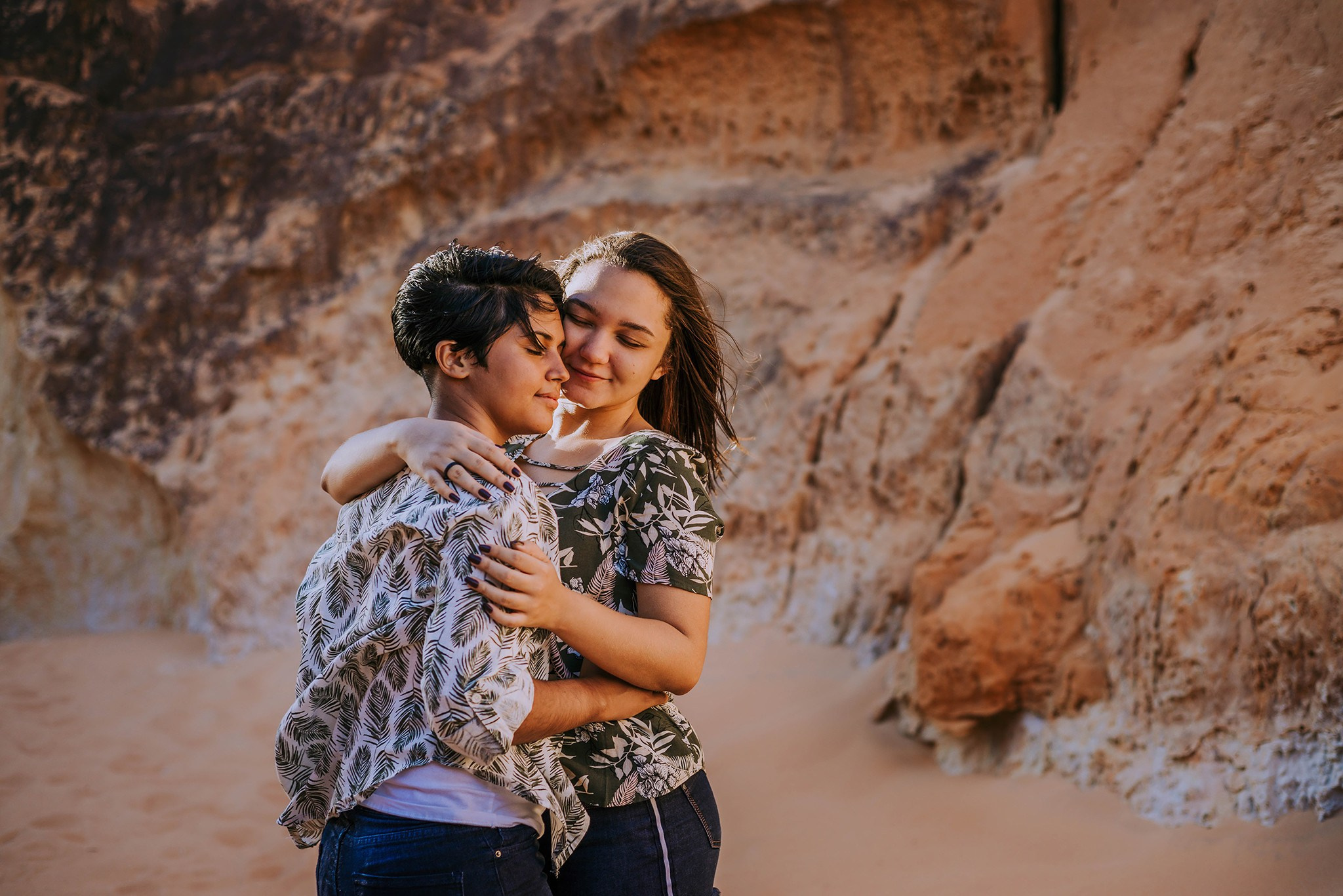Ensaio de casal Isabelly e Vitória. R&S Fotografia e Filme fotografamos e filmamos casamentos, ensaios diversos, eventos em geral e hotelaria