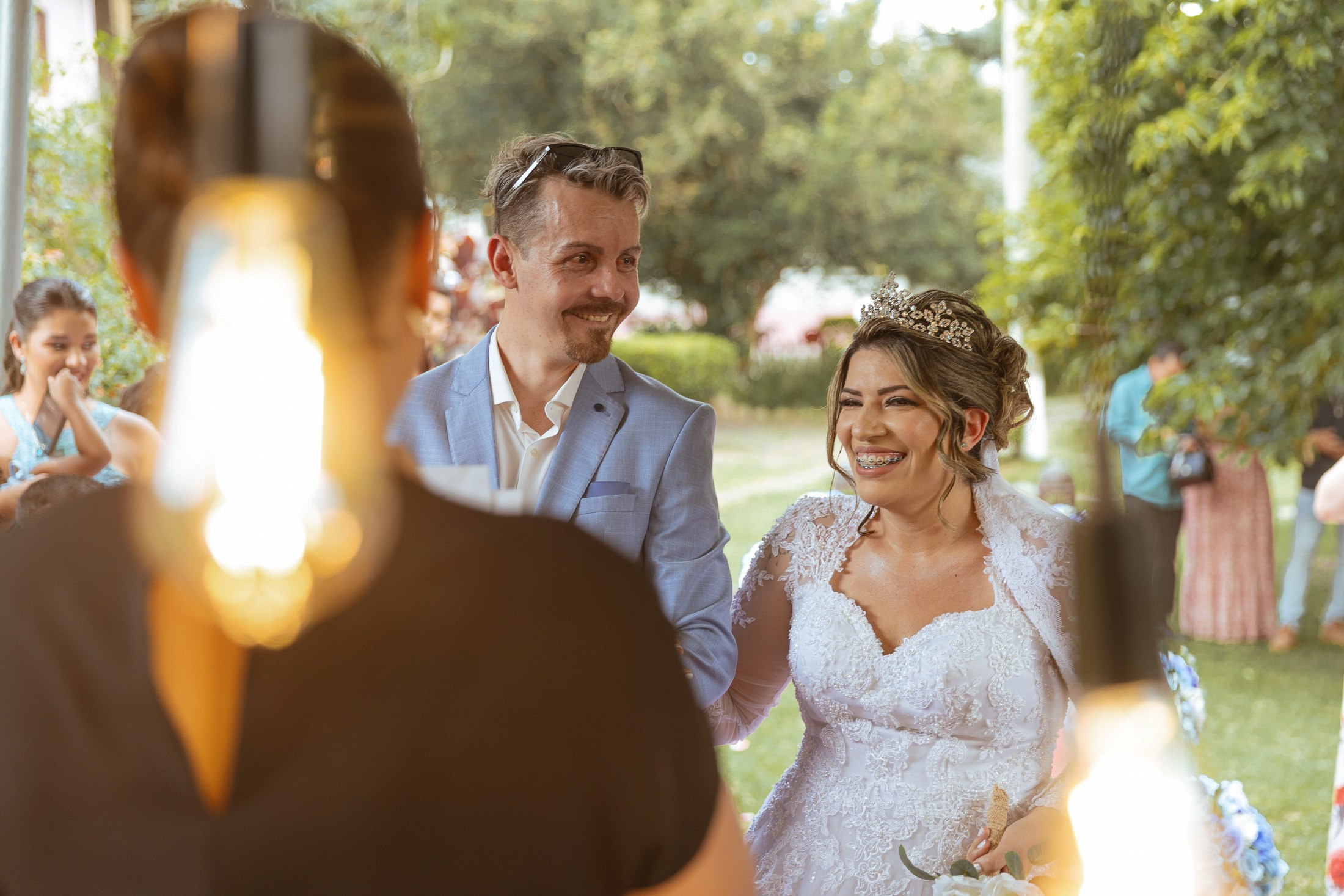 Ensaio e fotografia de casamento em São Paulo com registros naturais e emocionantes. Cada detalhe, abraço e olhar se transforma em uma lembrança especial do grande dia.