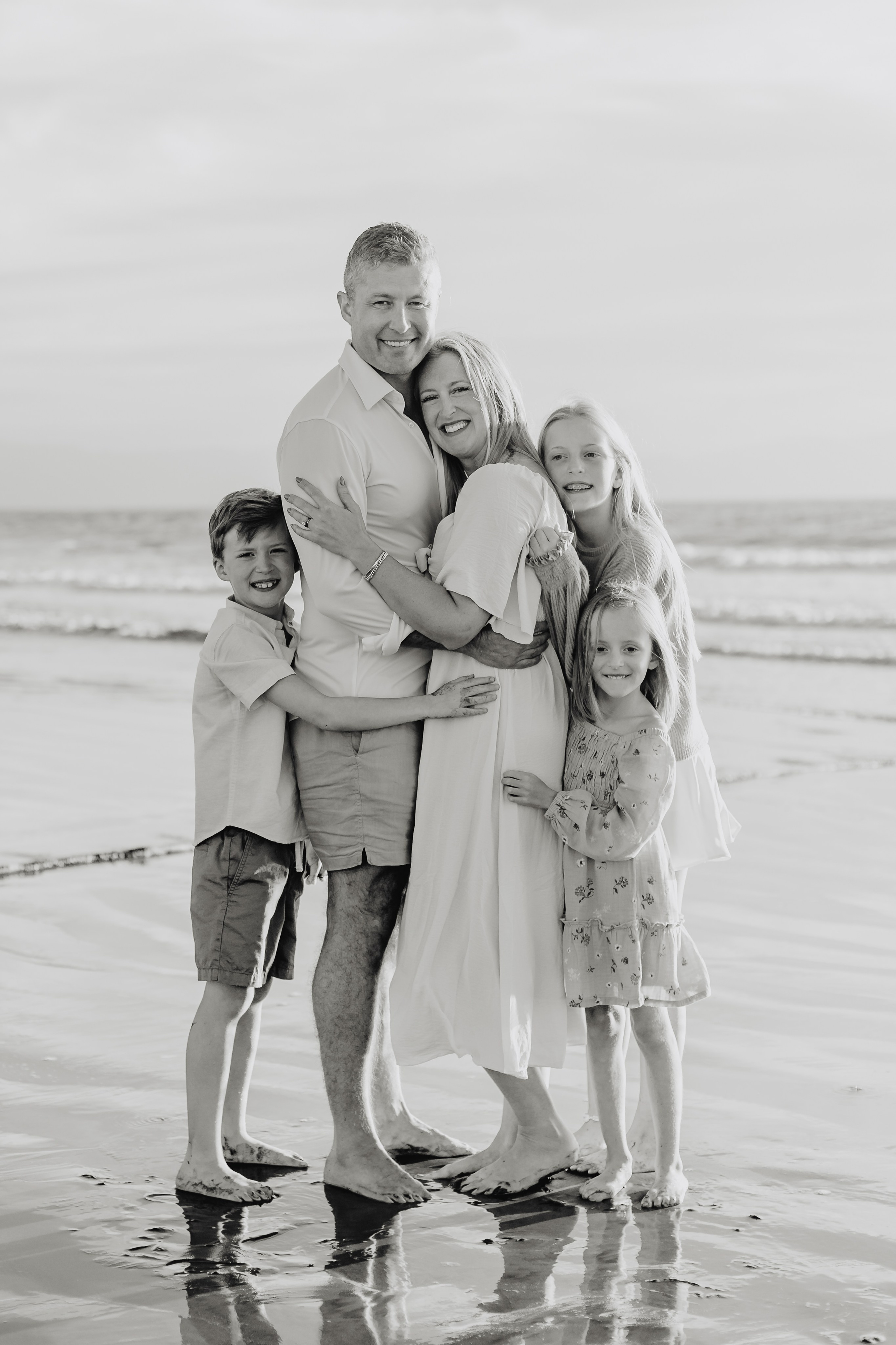 Laughter, Sand, and Sea: A Family Session in Nuevo Vallarta. Fotógrafo de Bodas en Puerto Vallarta y Riviera Nayarit | VL photo & film