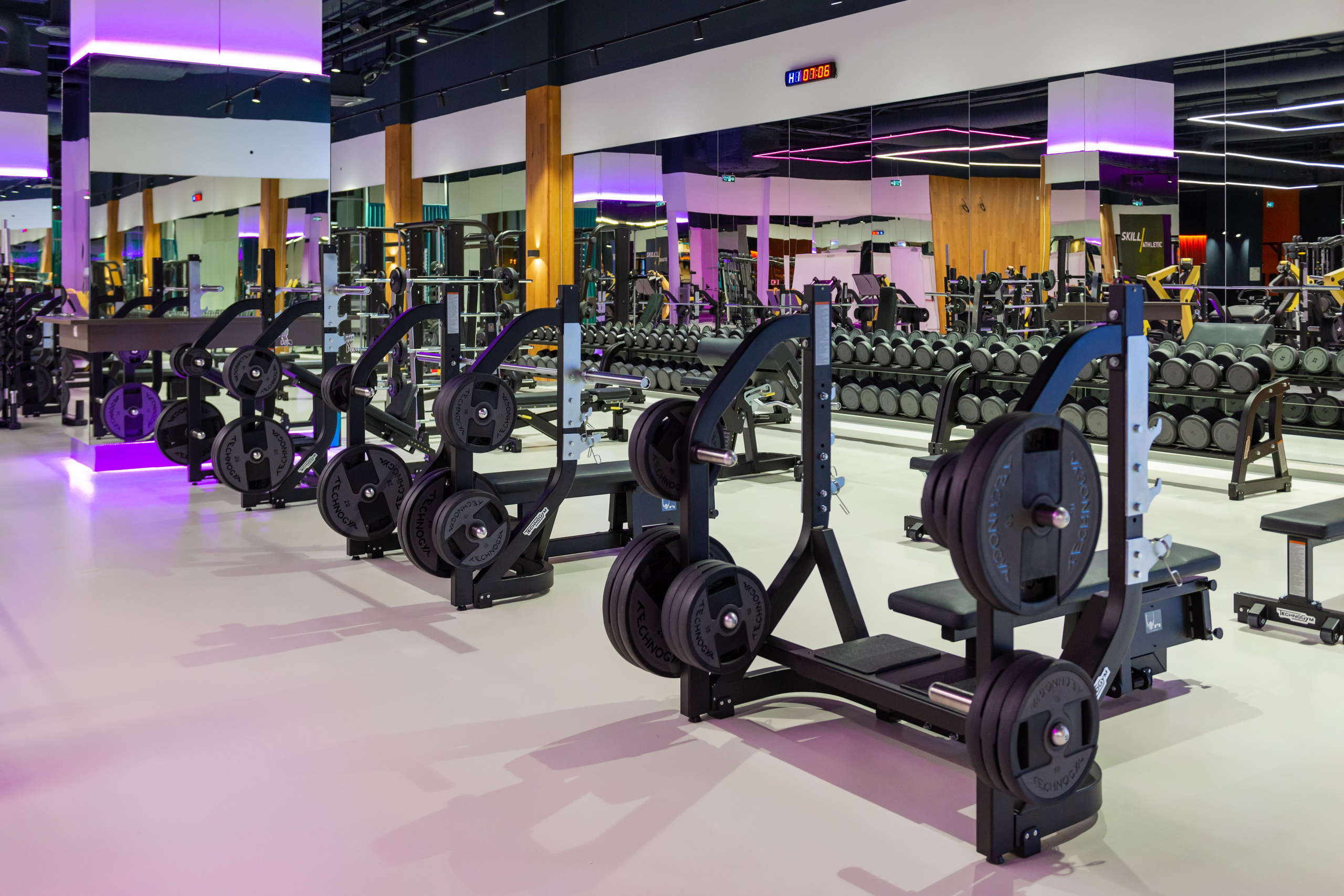 Фитнес-клуб DDX Fitness в ТЦ Июнь Мытищи. PHOTOGRAPHER QUINTANA ROO