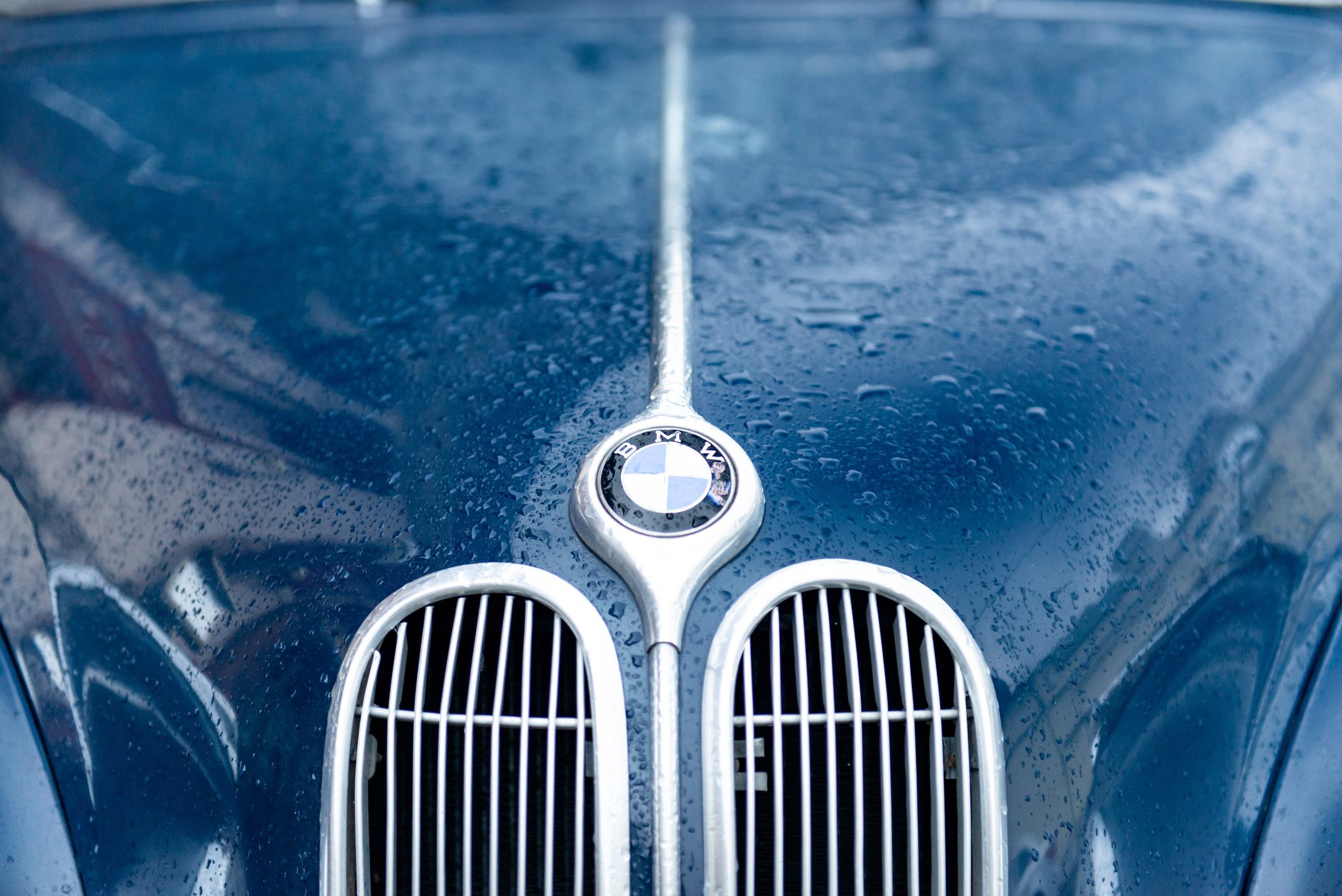 Красивая BMW 501 у ресторана Ноев Ковчег в Москве. PHOTOGRAPHER QUINTANA ROO