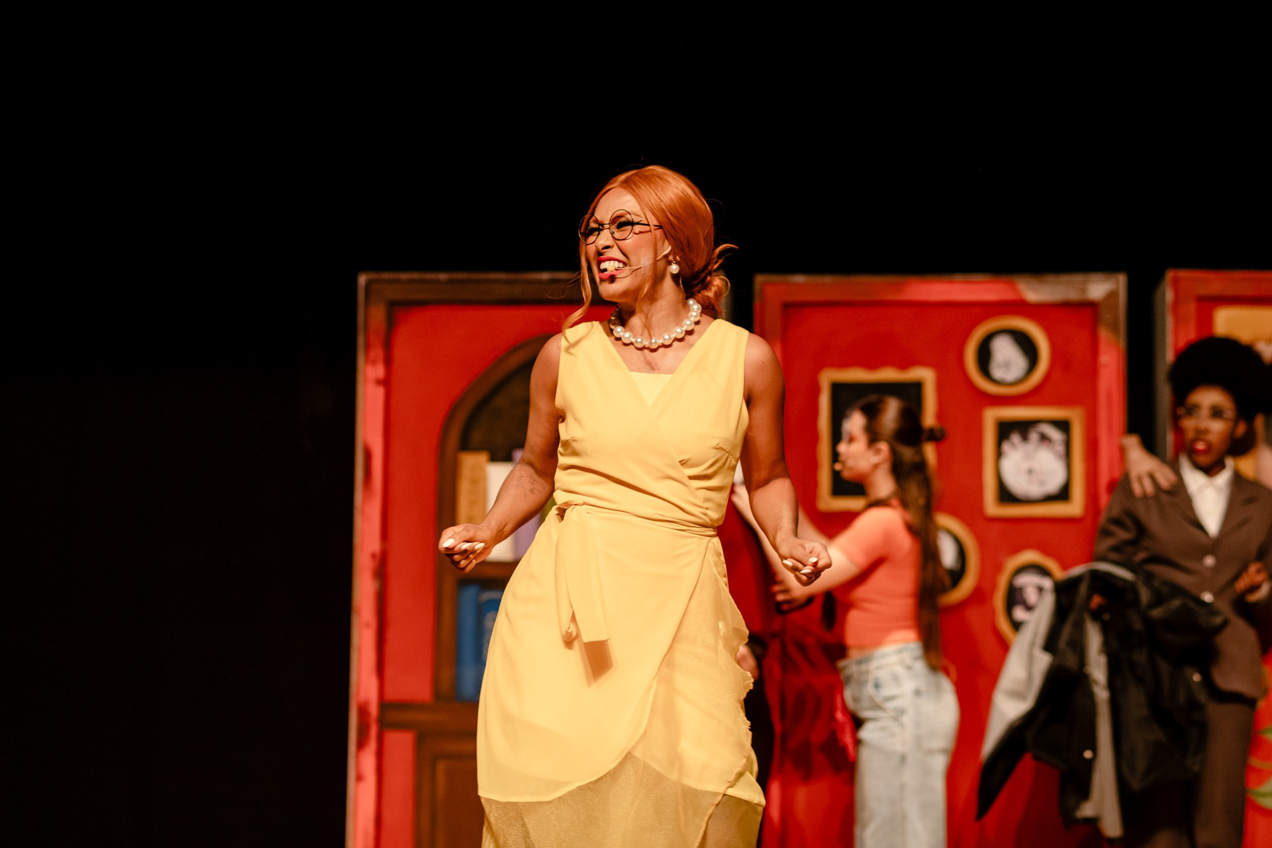 Fotografia de espetáculo A Família Addams do grupo de Teatro Univali