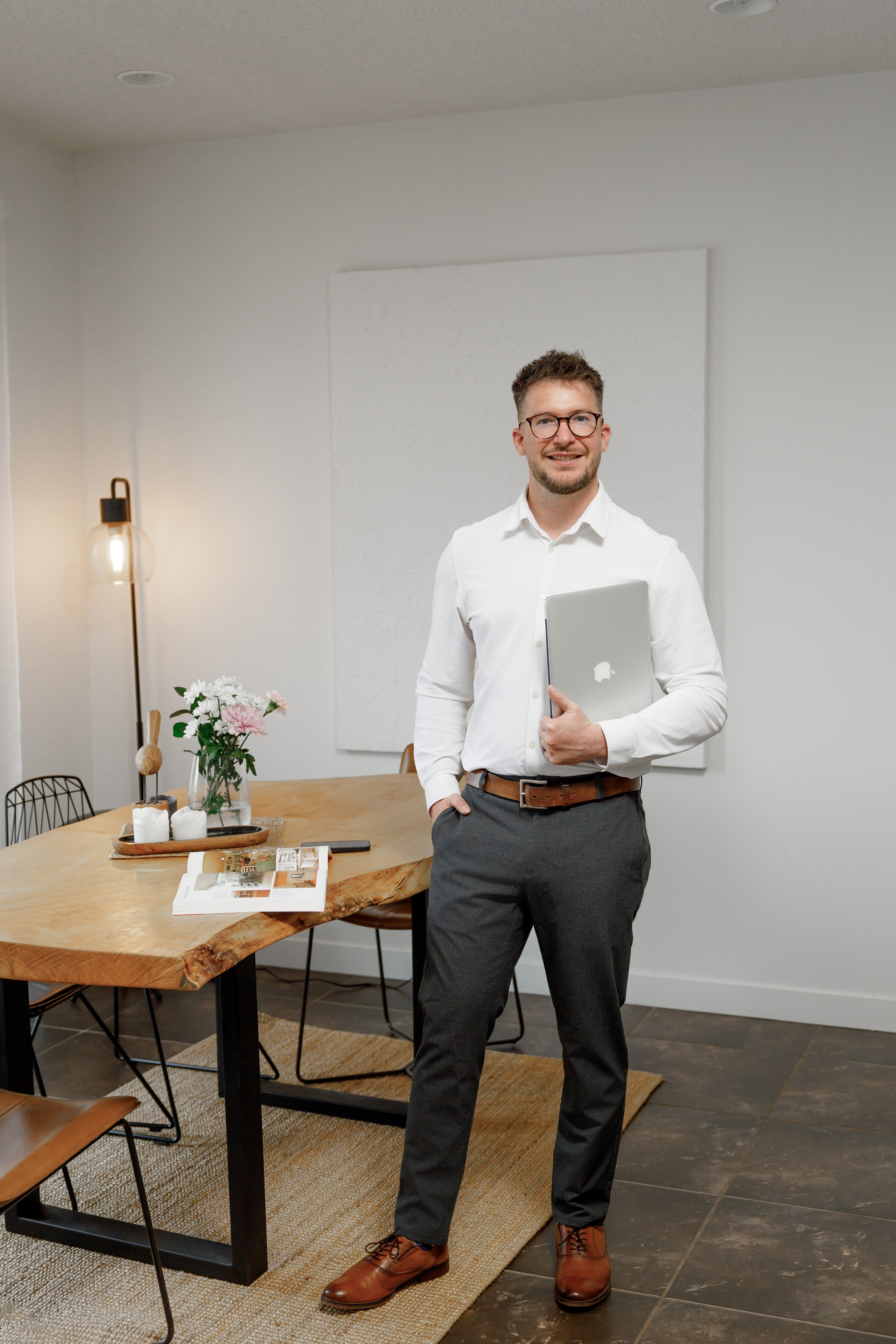 Real Estate Agent. Photographer Elvira Hryshchenko