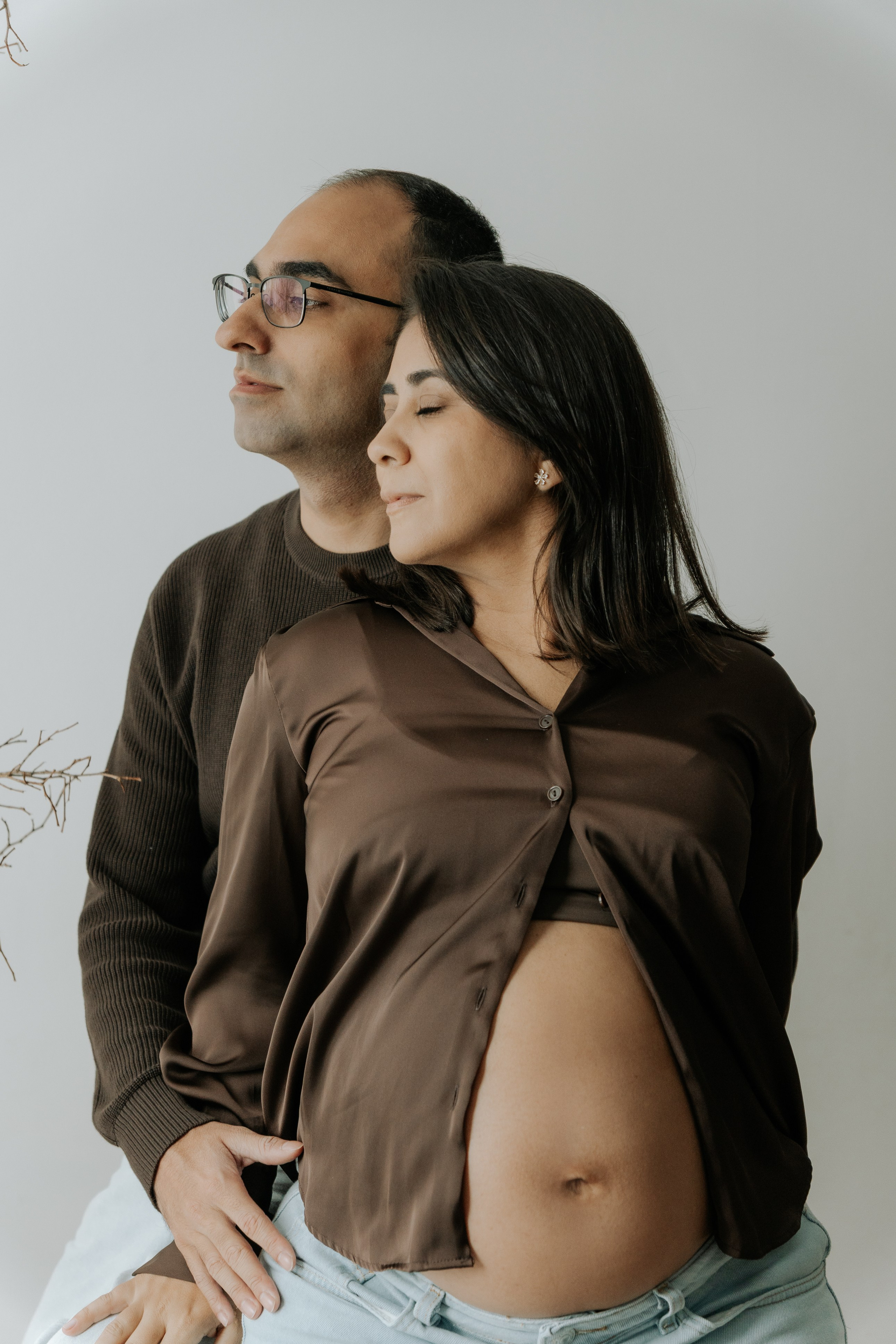Ensaio Estudio. Filmes e fotos de parto e família com estética cinematográfica