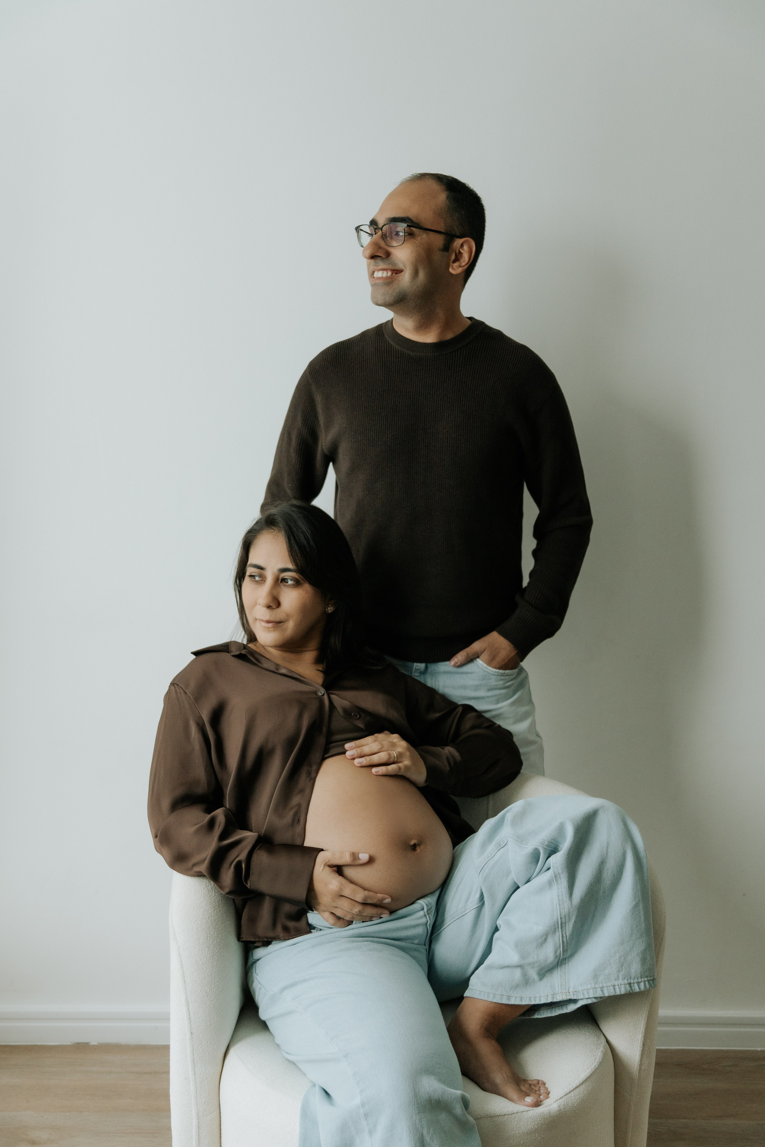Ensaio Estudio. Filmes e fotos de parto e família com estética cinematográfica