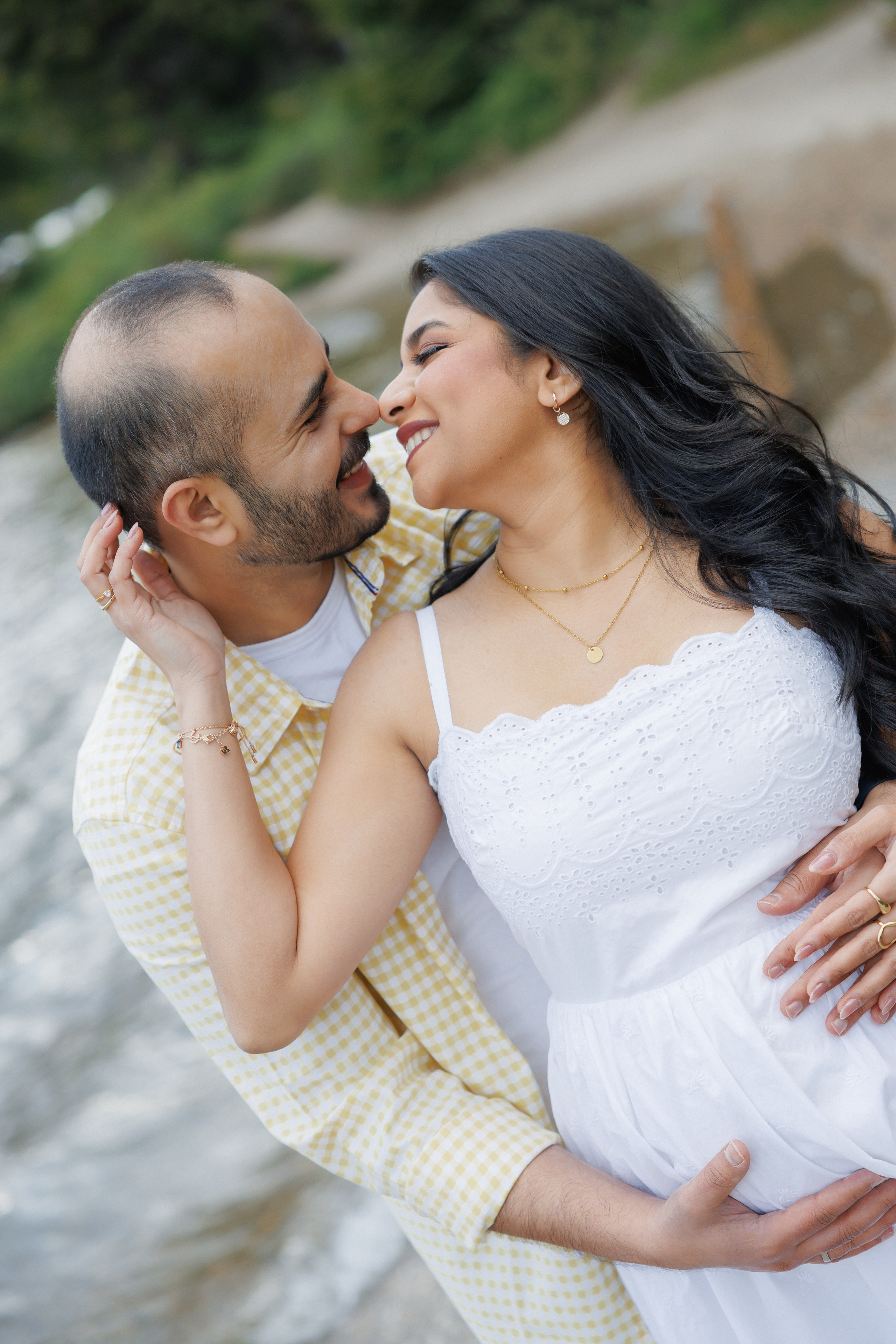 Mountain maternity shoot. Photographer Elvira Hryshchenko