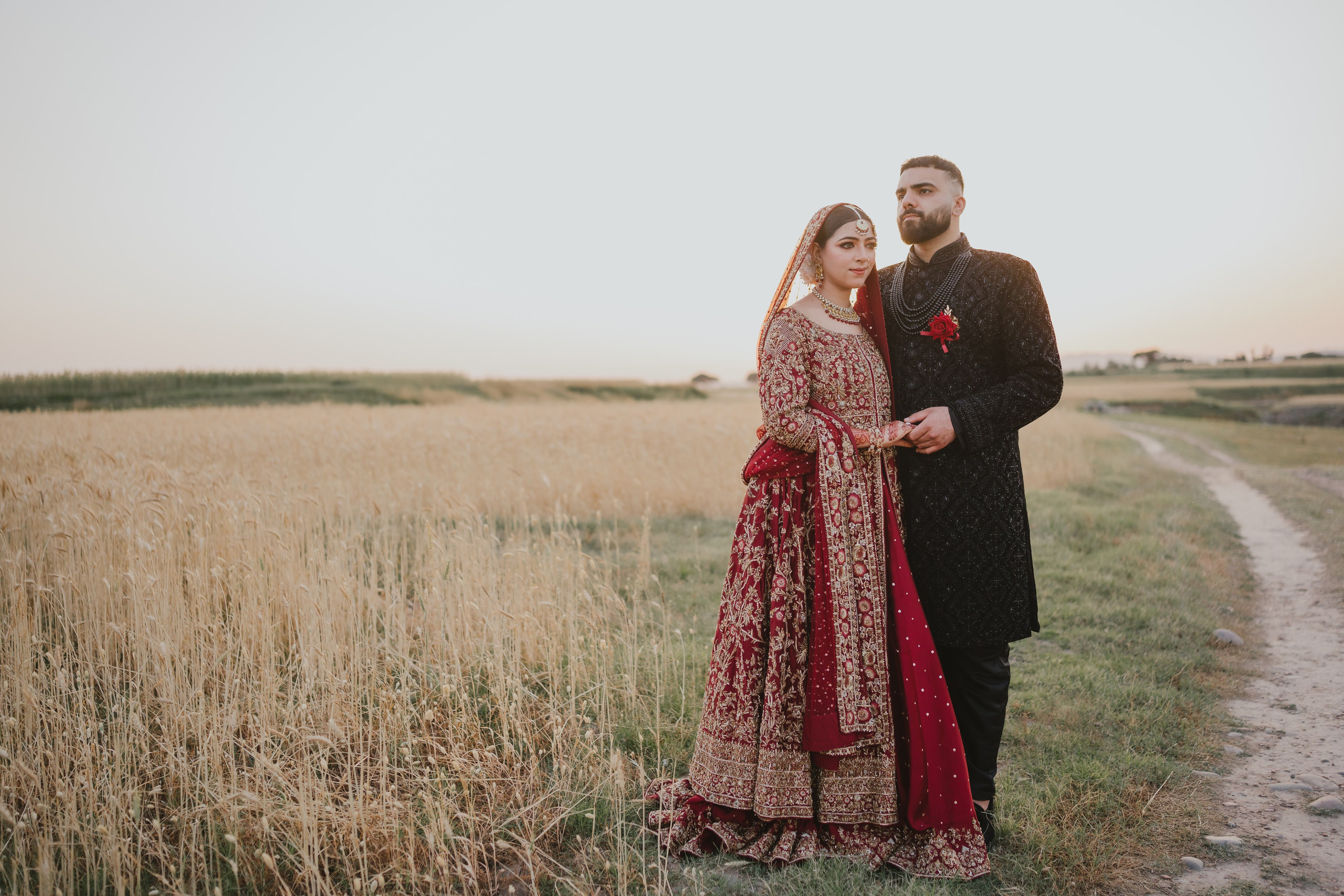 Couple shoot in the fields during sunset 