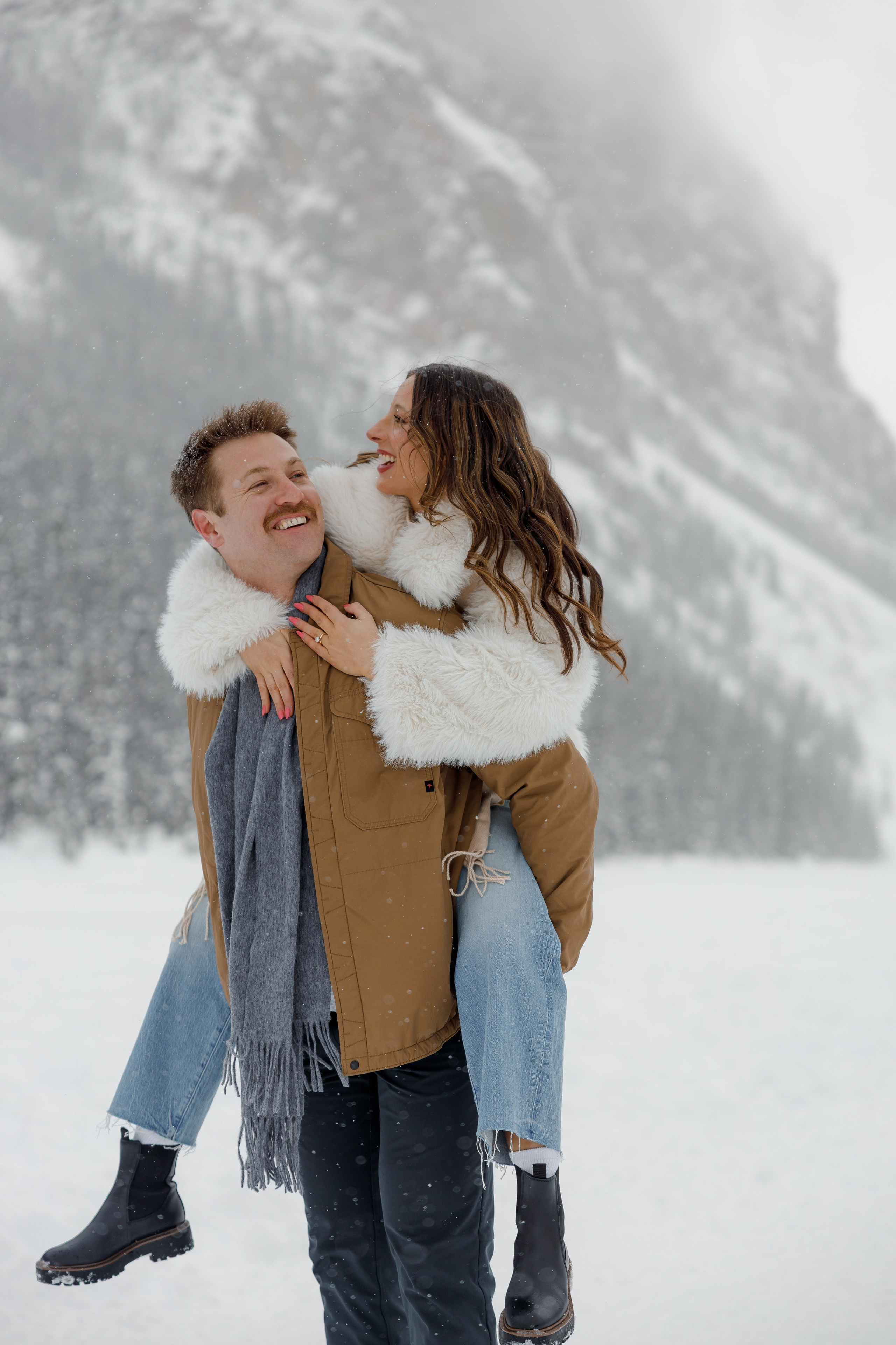 Lake Louise engagement session. Photographer Elvira Hryshchenko