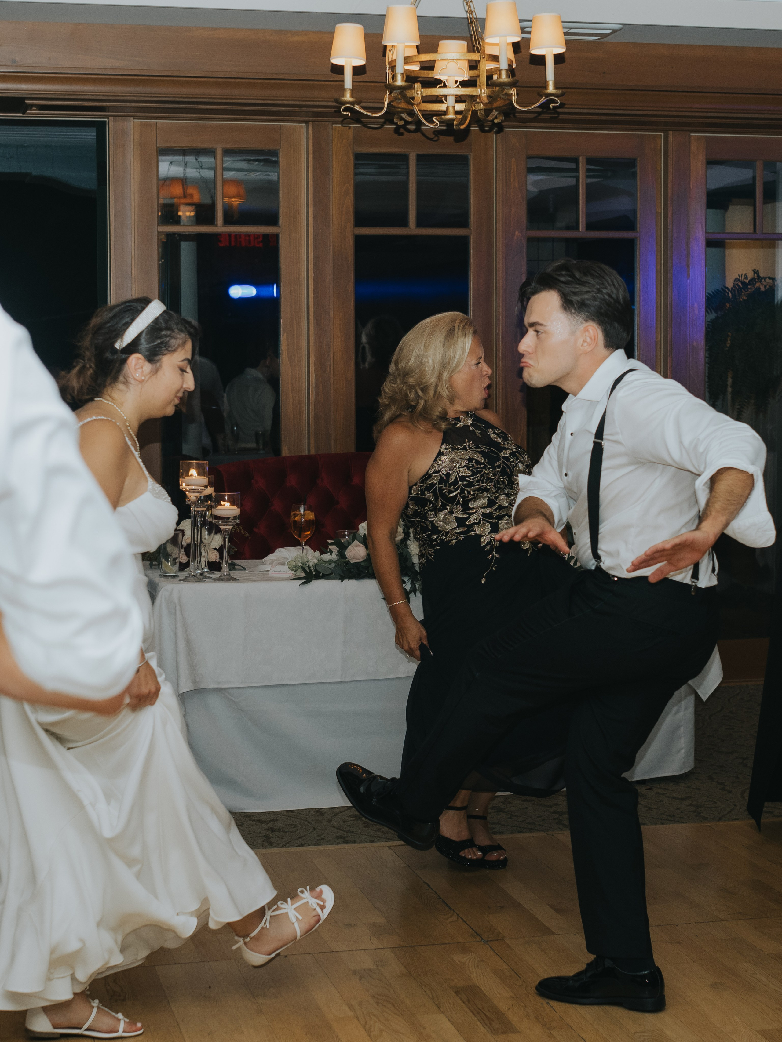 Wedding of Cassandra and Loïc in Beaconsfield, Montreal. Montreal Wedding Photographer — Muriel Oe Photo