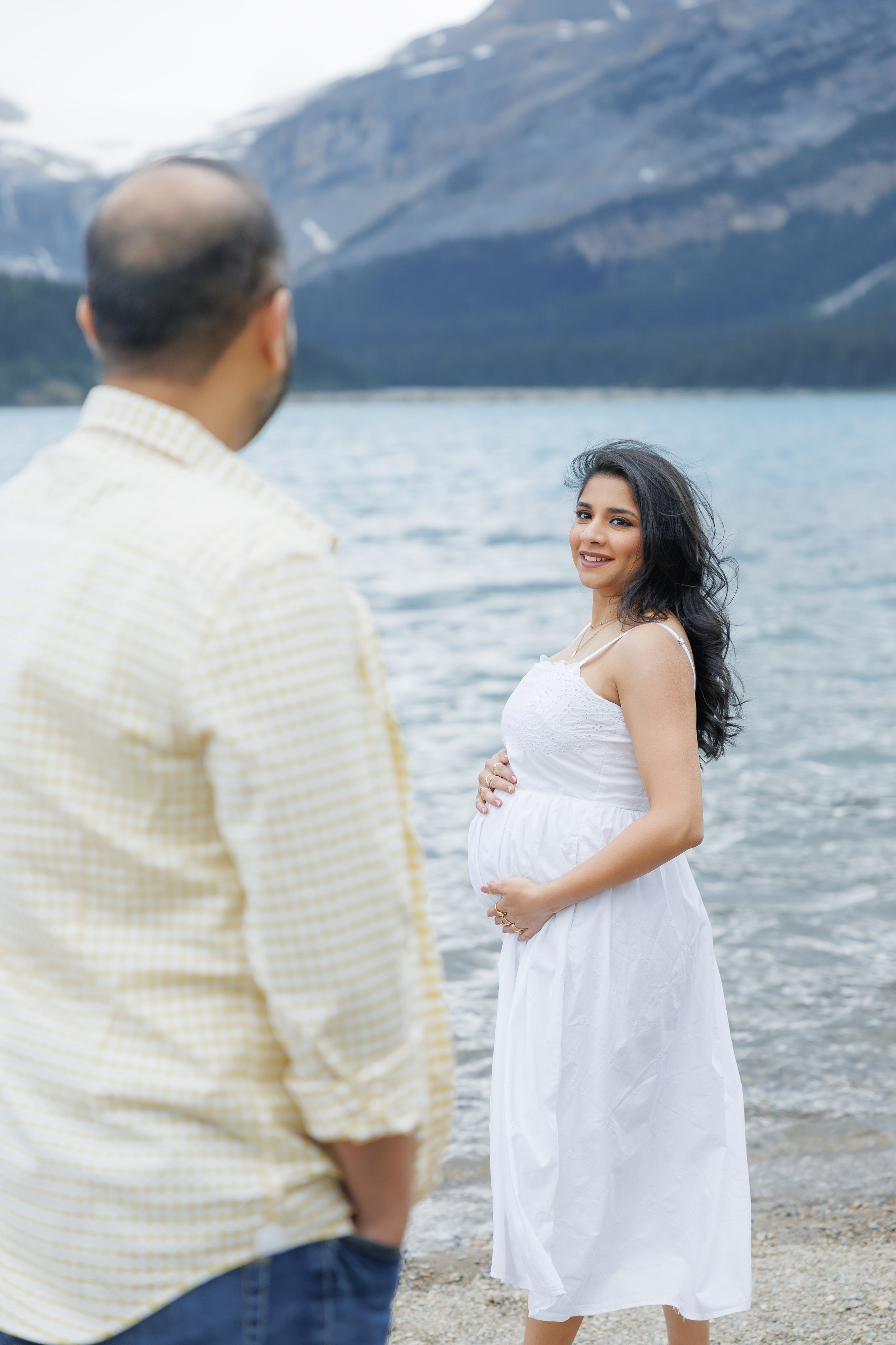 Mountain maternity shoot. Photographer Elvira Hryshchenko