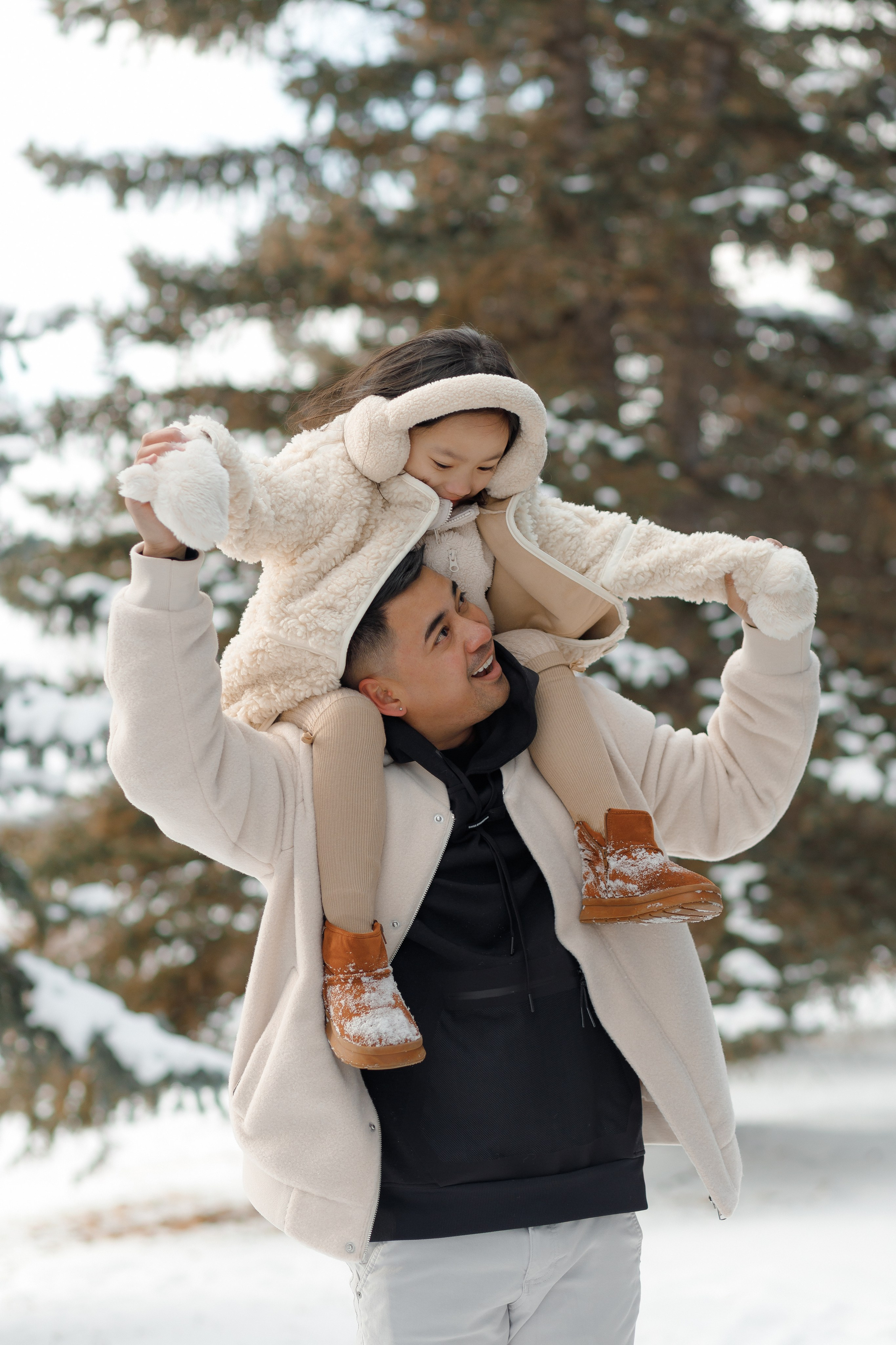Family winter story. Photographer Elvira Hryshchenko
