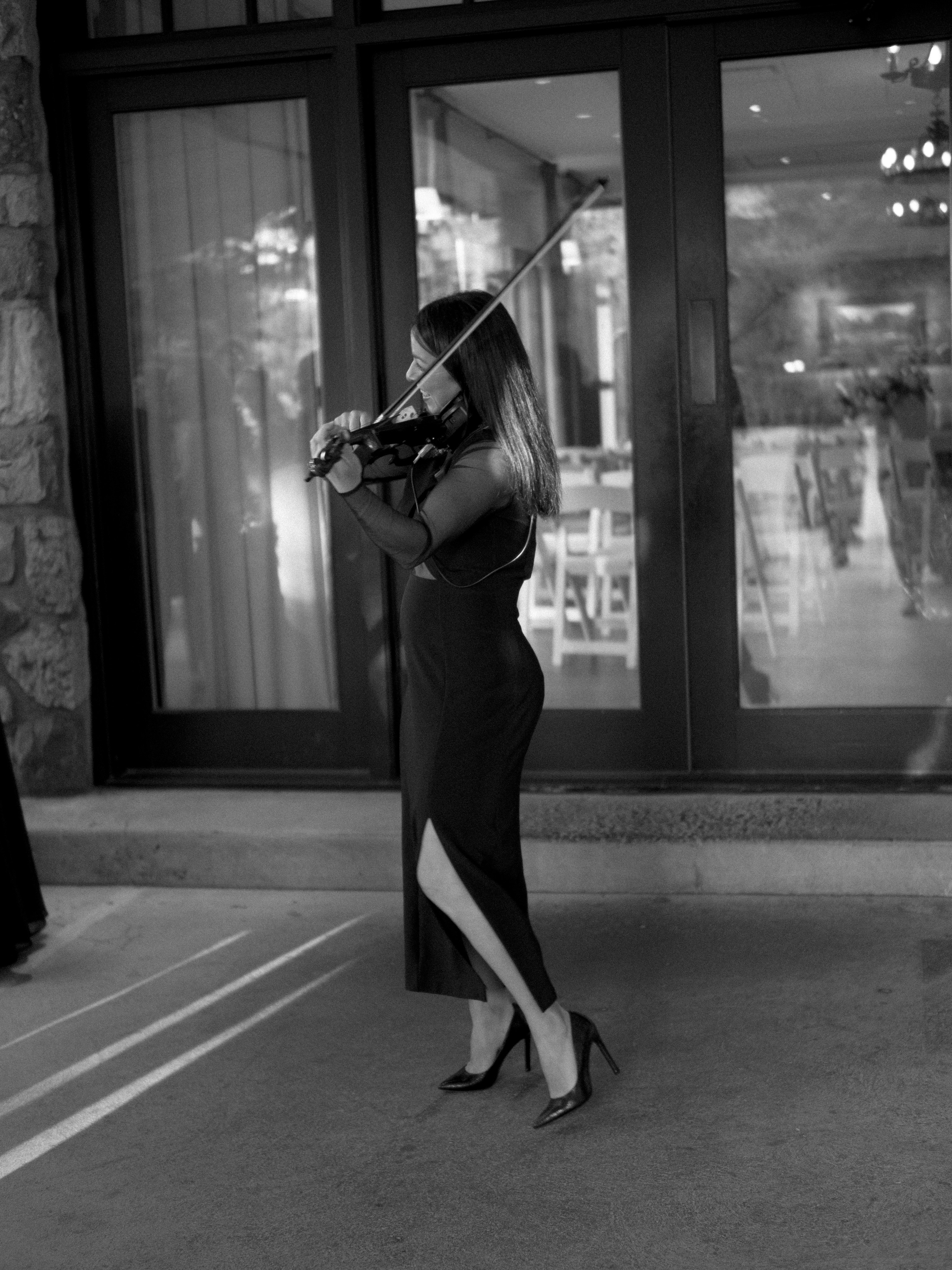 Wedding of Cassandra and Loïc in Beaconsfield, Montreal. Montreal Wedding Photographer — Muriel Oe Photo
