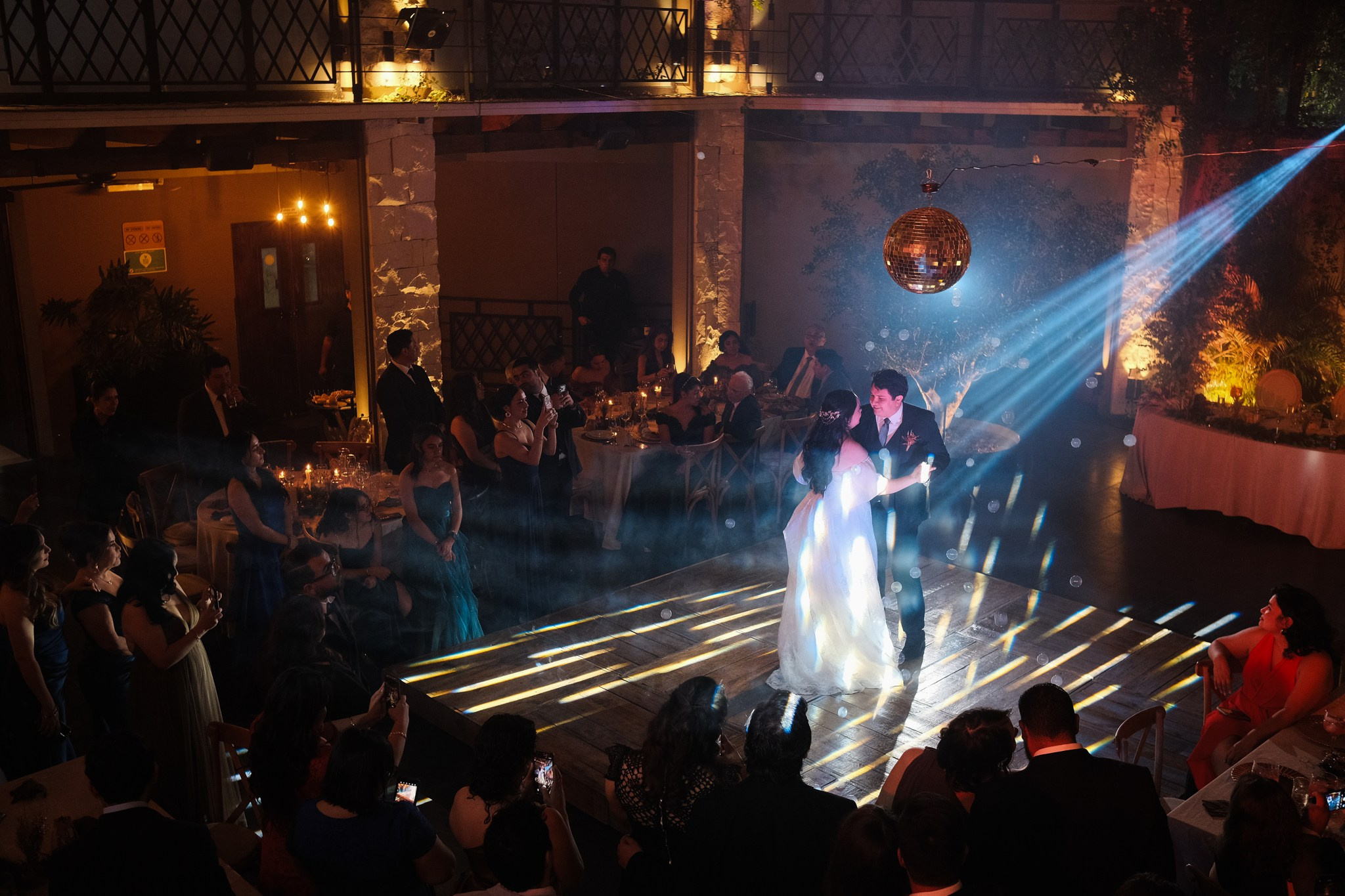 Miranda y David: Boda civil en restaurante Casablanca. Fotógrafo de bodas